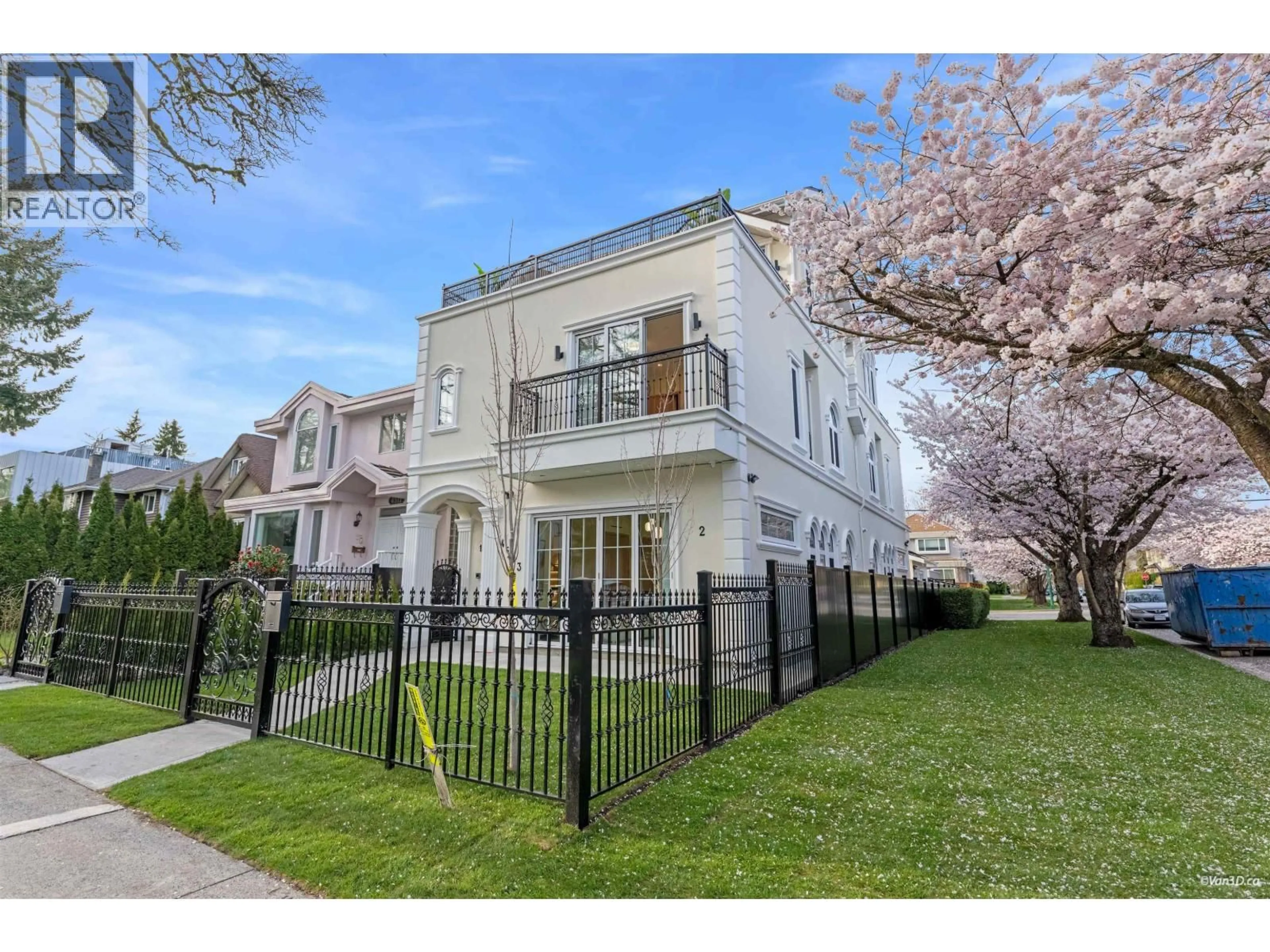 Unknown for 2 - 4503 15TH AVENUE, Vancouver British Columbia V6R3B3