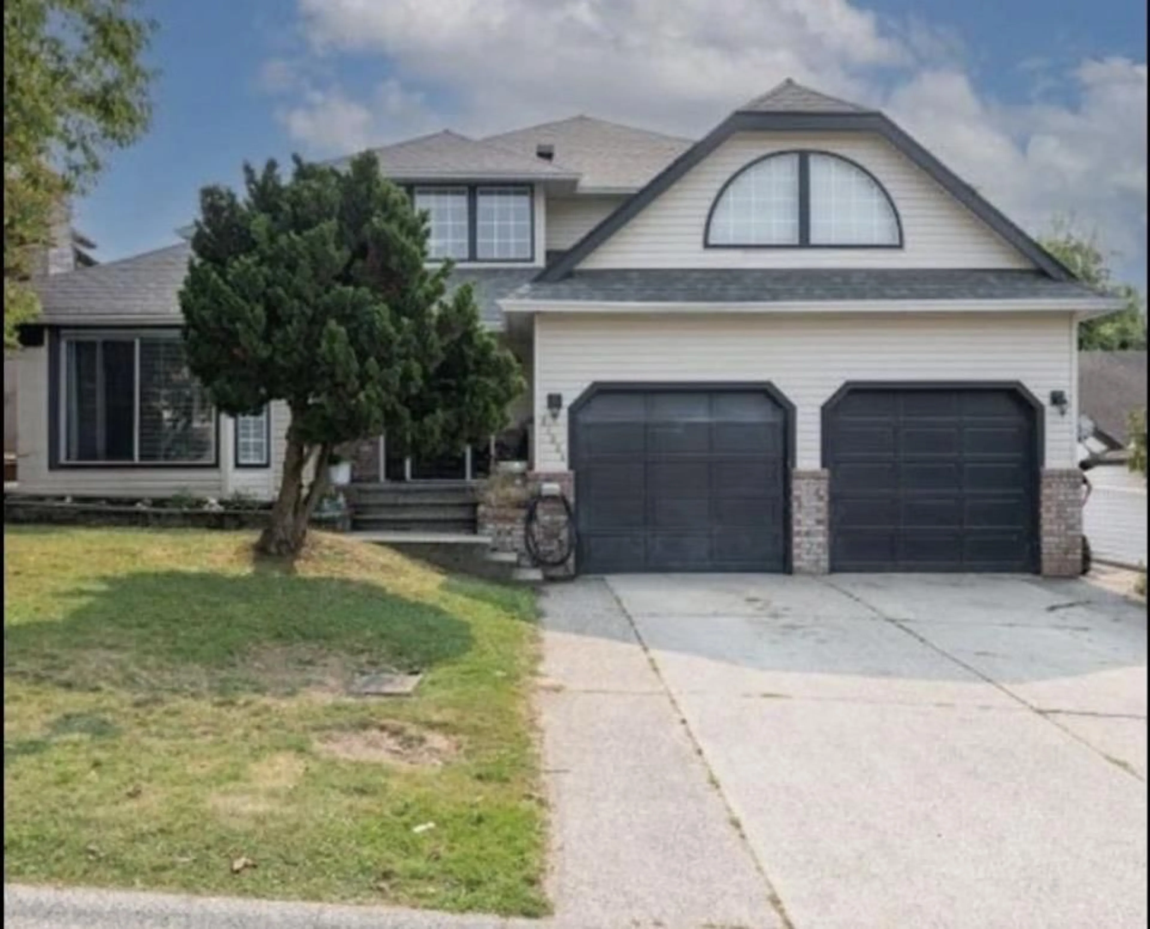 Home with vinyl exterior material, street for 31064 SOUTHERN DRIVE, Abbotsford British Columbia V2T5K3