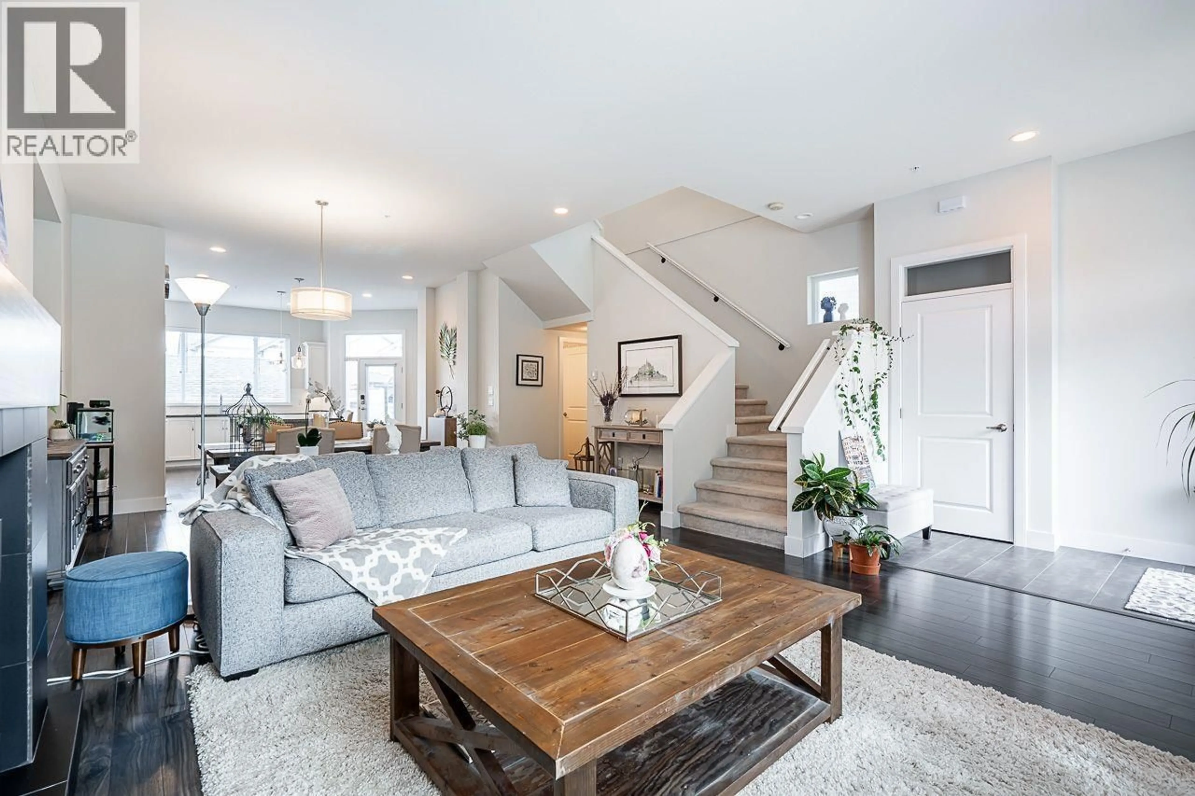 Living room with furniture, unknown for 10489 ROBERTSON STREET, Maple Ridge British Columbia V2W0H8