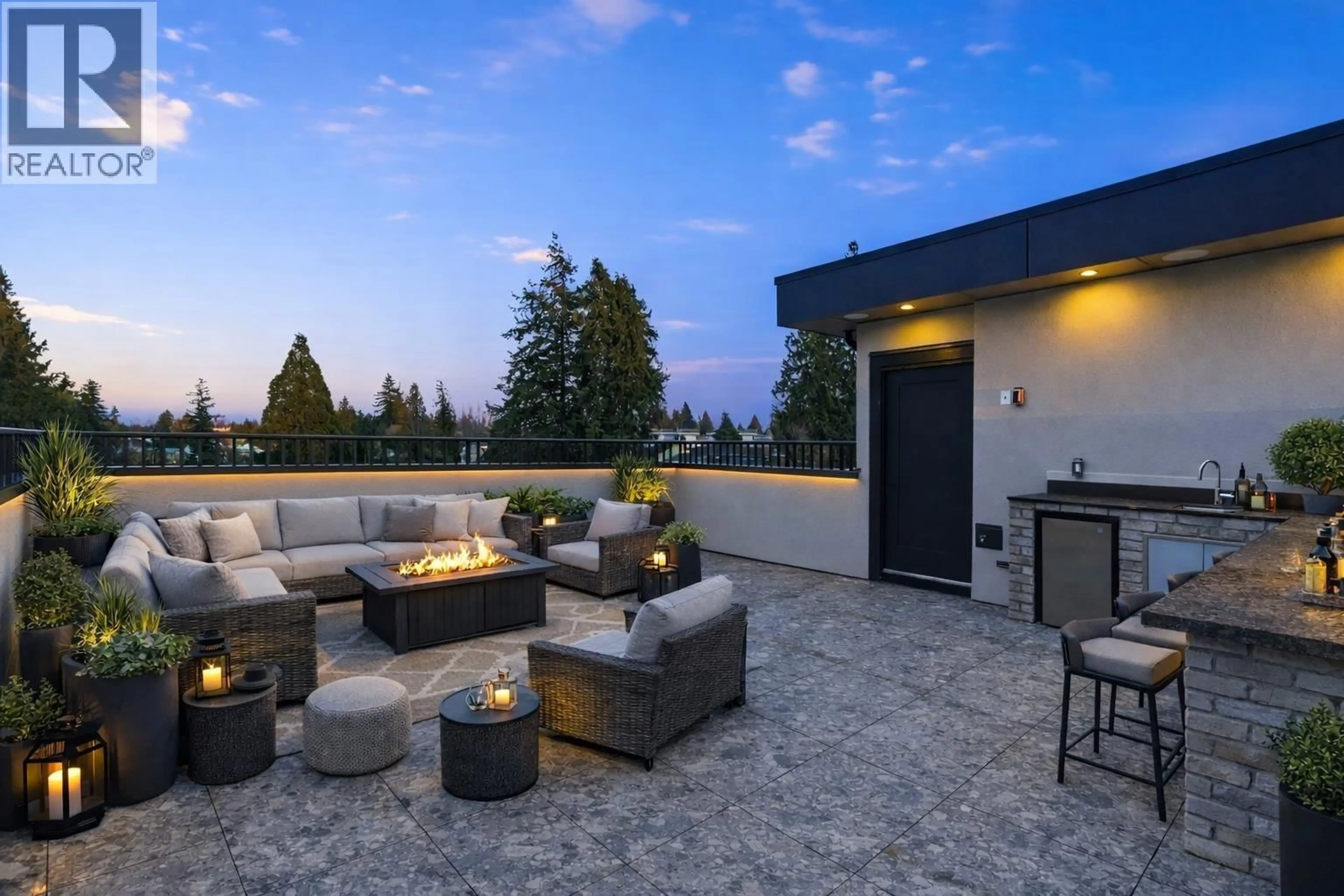 Patio, mountain view for 2 - 8408 17TH AVENUE, Burnaby British Columbia V3N1N2