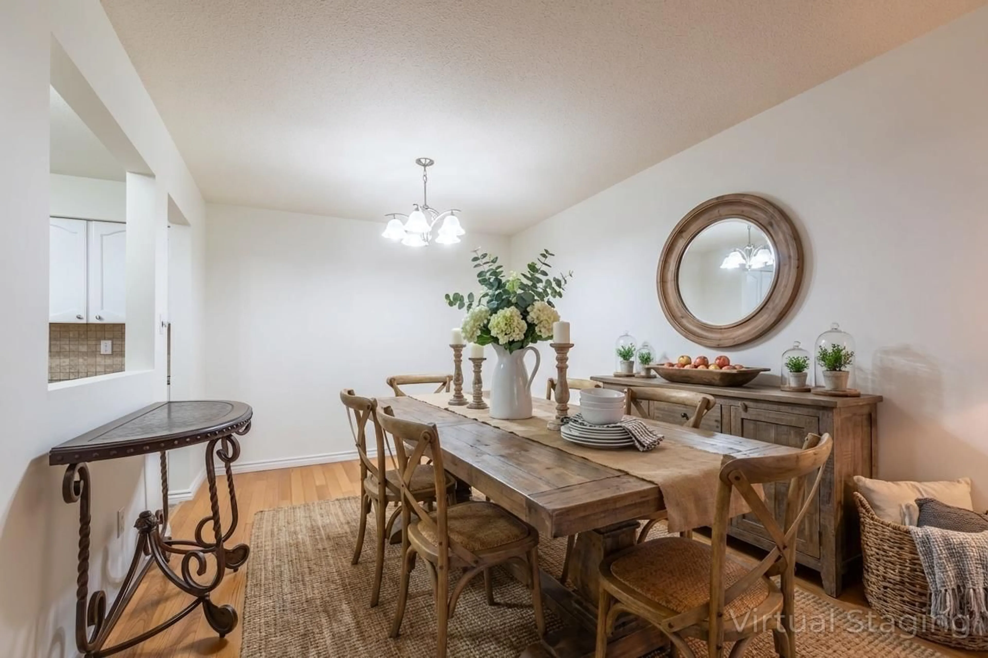 Dining room, wood/laminate floor for 118 - 2277 MCCALLUM ROAD, Abbotsford British Columbia V2S6H9