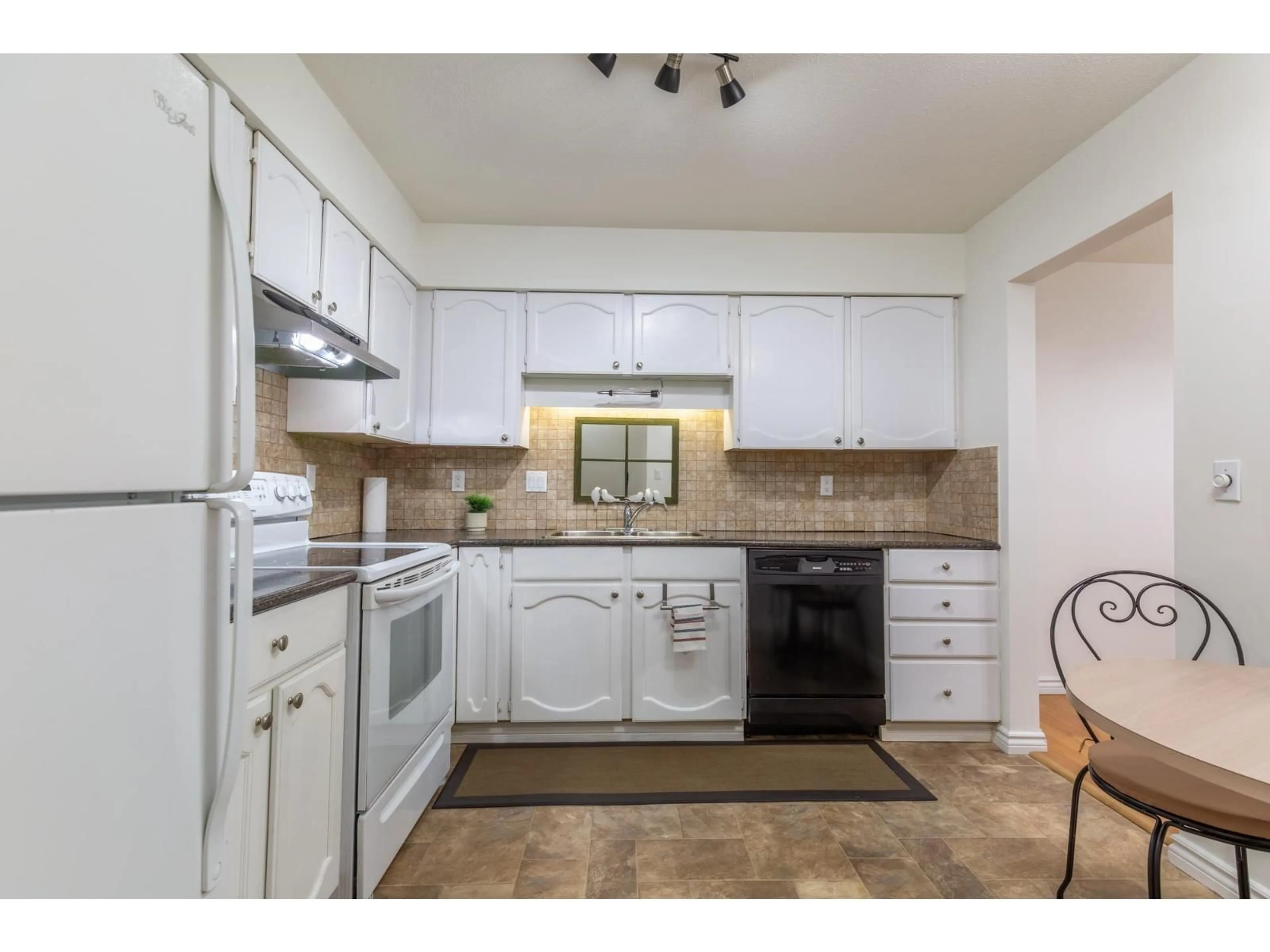 Standard kitchen, unknown for 118 - 2277 MCCALLUM ROAD, Abbotsford British Columbia V2S6H9