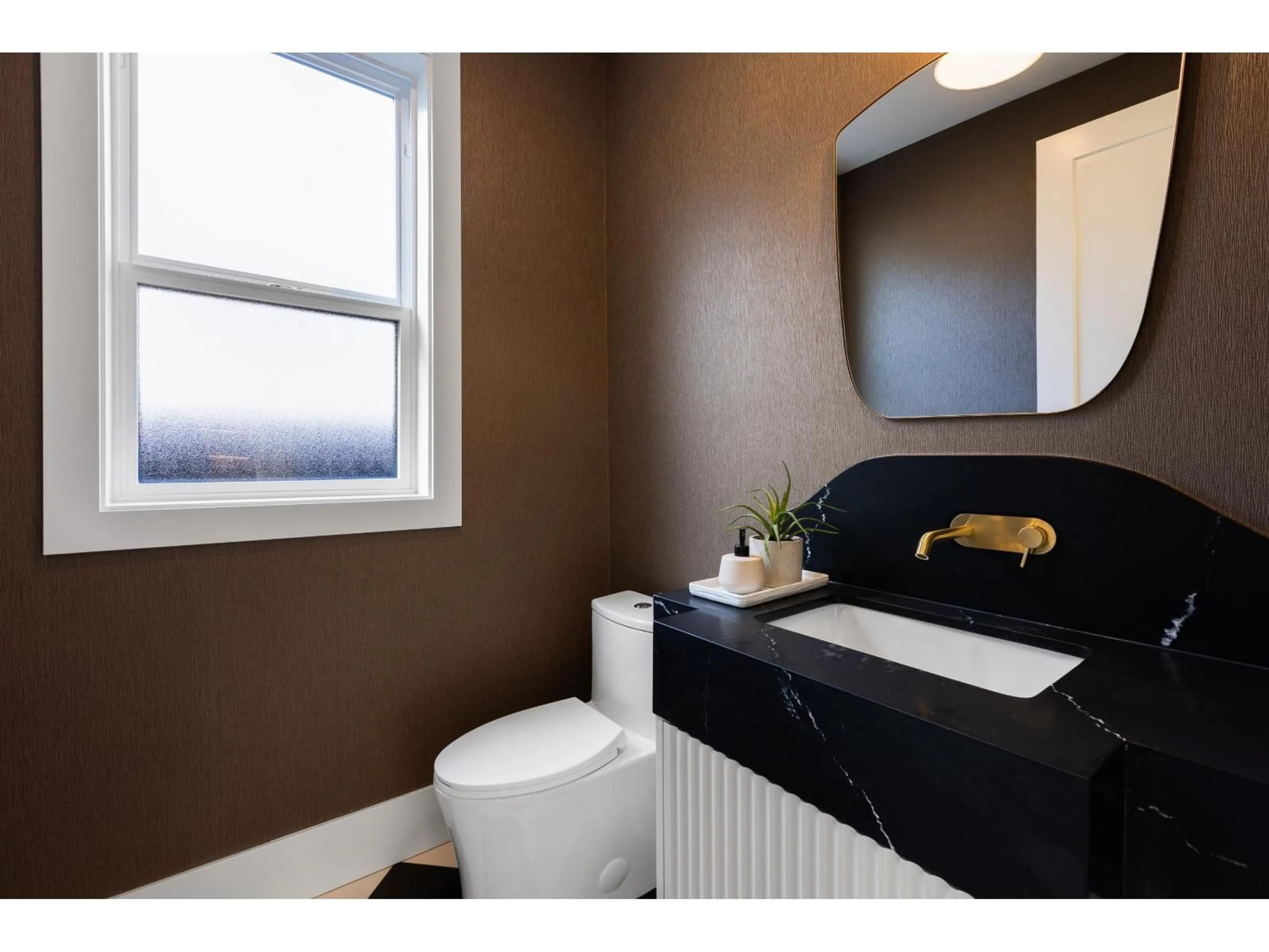 Standard bathroom, ceramic/tile floor for 23709 40 AVENUE, Langley British Columbia V2Z2J9