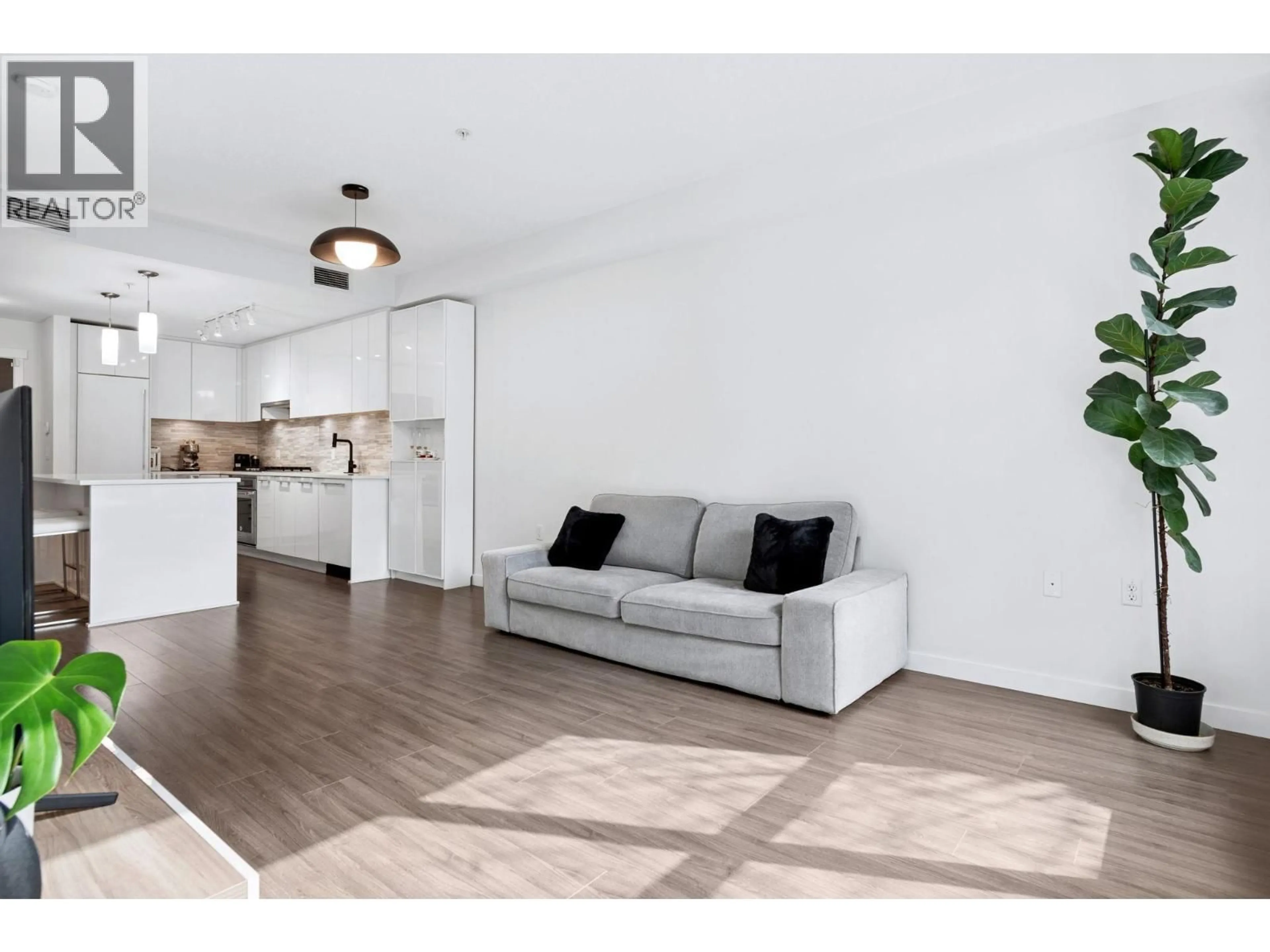 Living room with furniture, wood/laminate floor for 121 - 9500 TOMICKI AVENUE, Richmond British Columbia V6X0R9