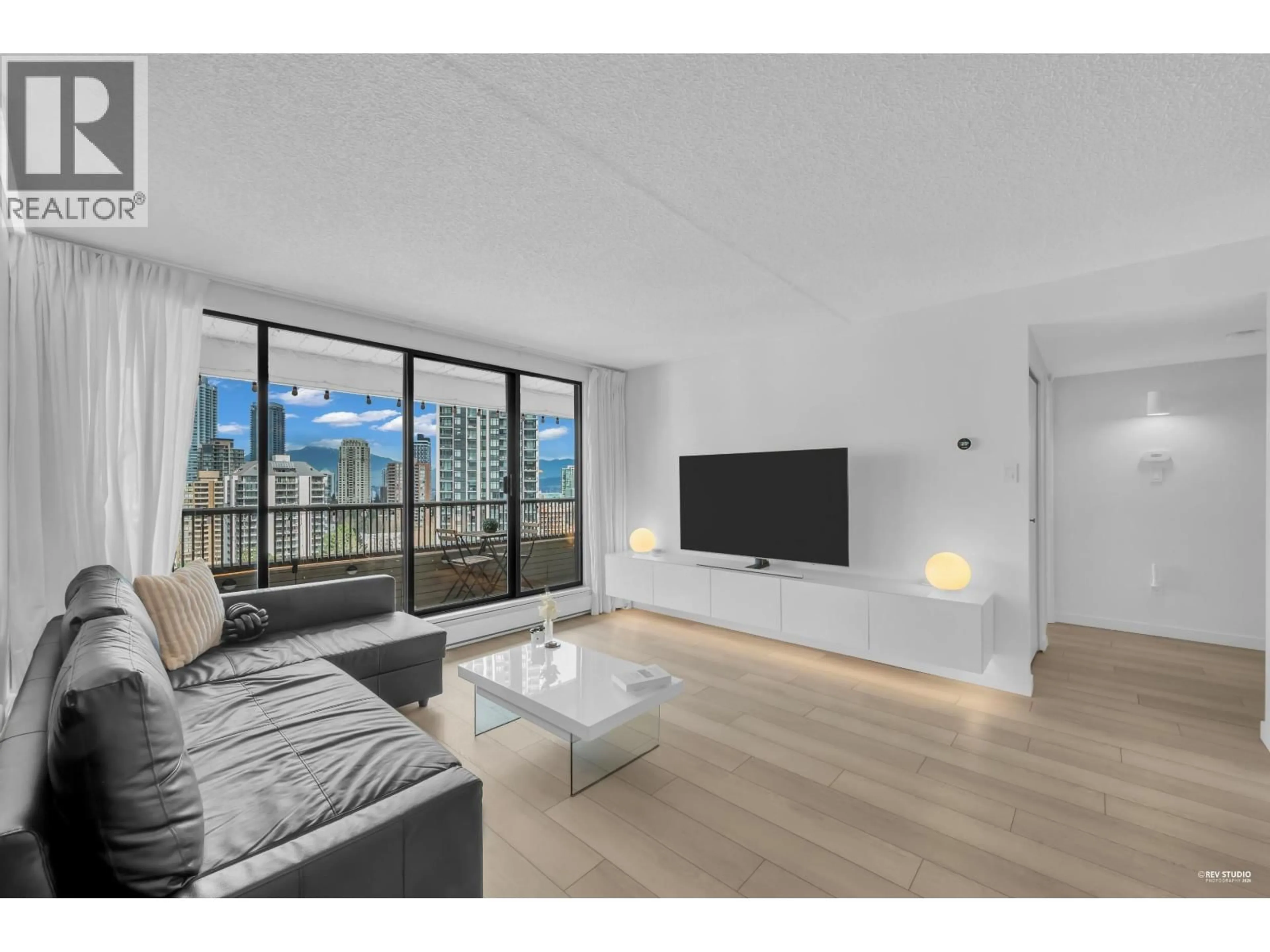 Living room with furniture, unknown for 1703 - 6595 WILLINGDON AVENUE, Burnaby British Columbia V5H4E5