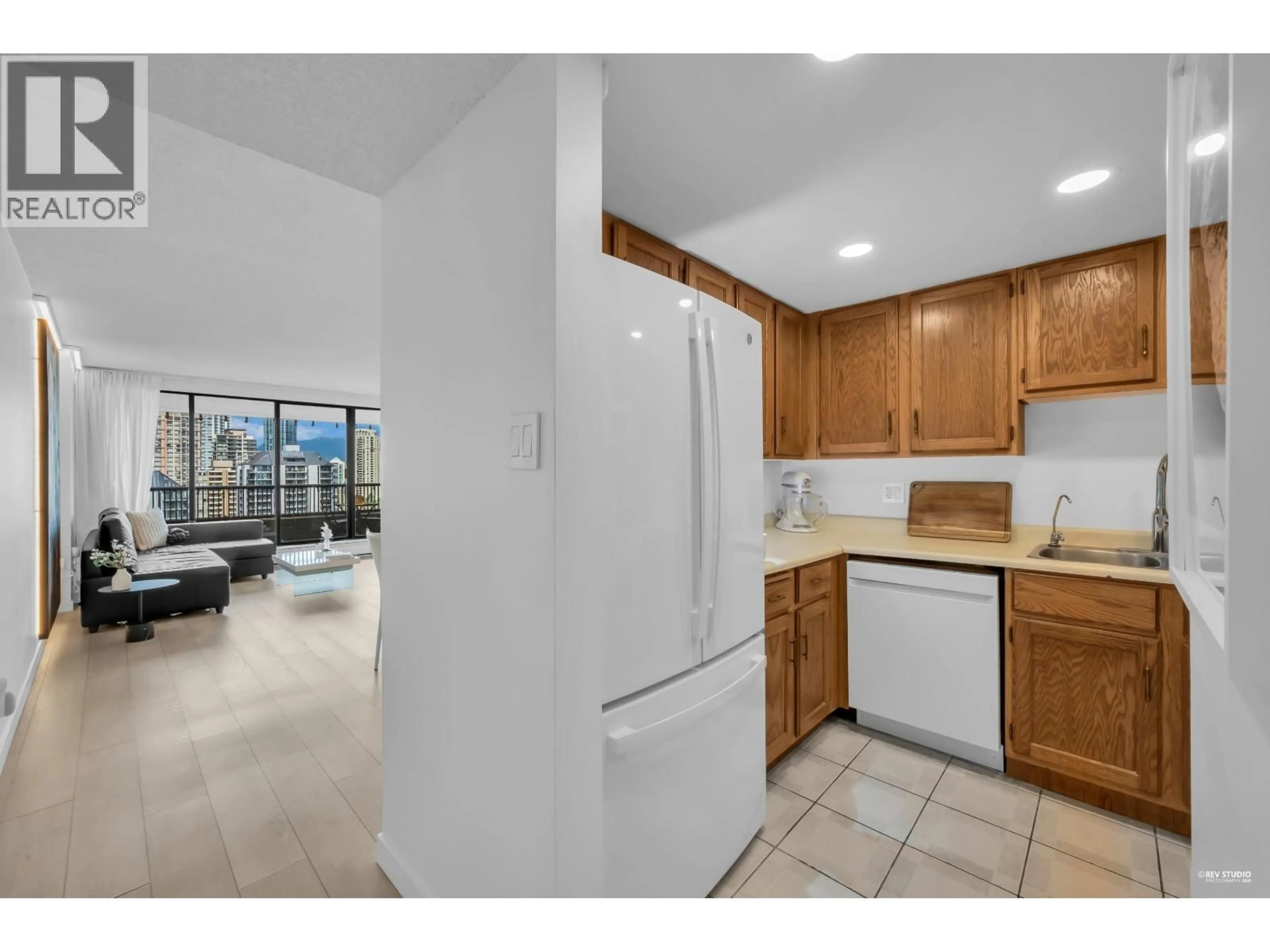 Standard kitchen, ceramic/tile floor for 1703 - 6595 WILLINGDON AVENUE, Burnaby British Columbia V5H4E5