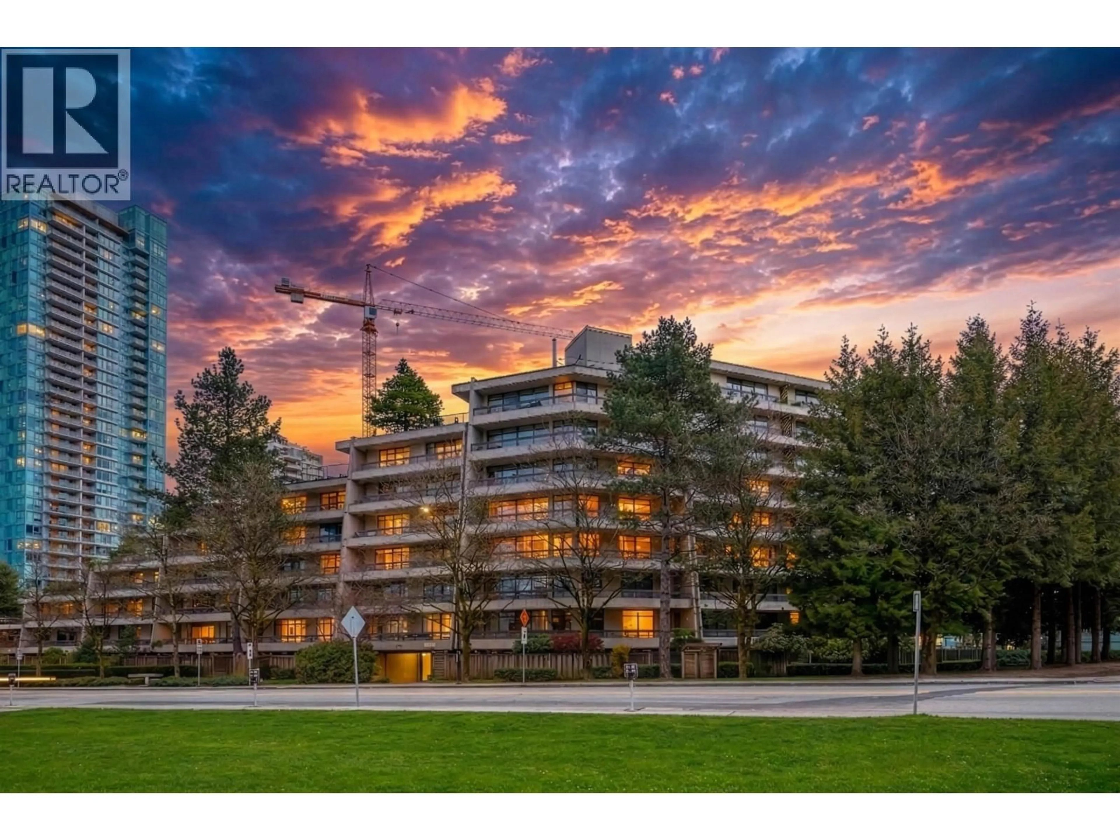 A pic from outside/outdoor area/front of a property/back of a property/a pic from drone, building for 215 - 5932 PATTERSON AVENUE, Burnaby British Columbia V5H4B4