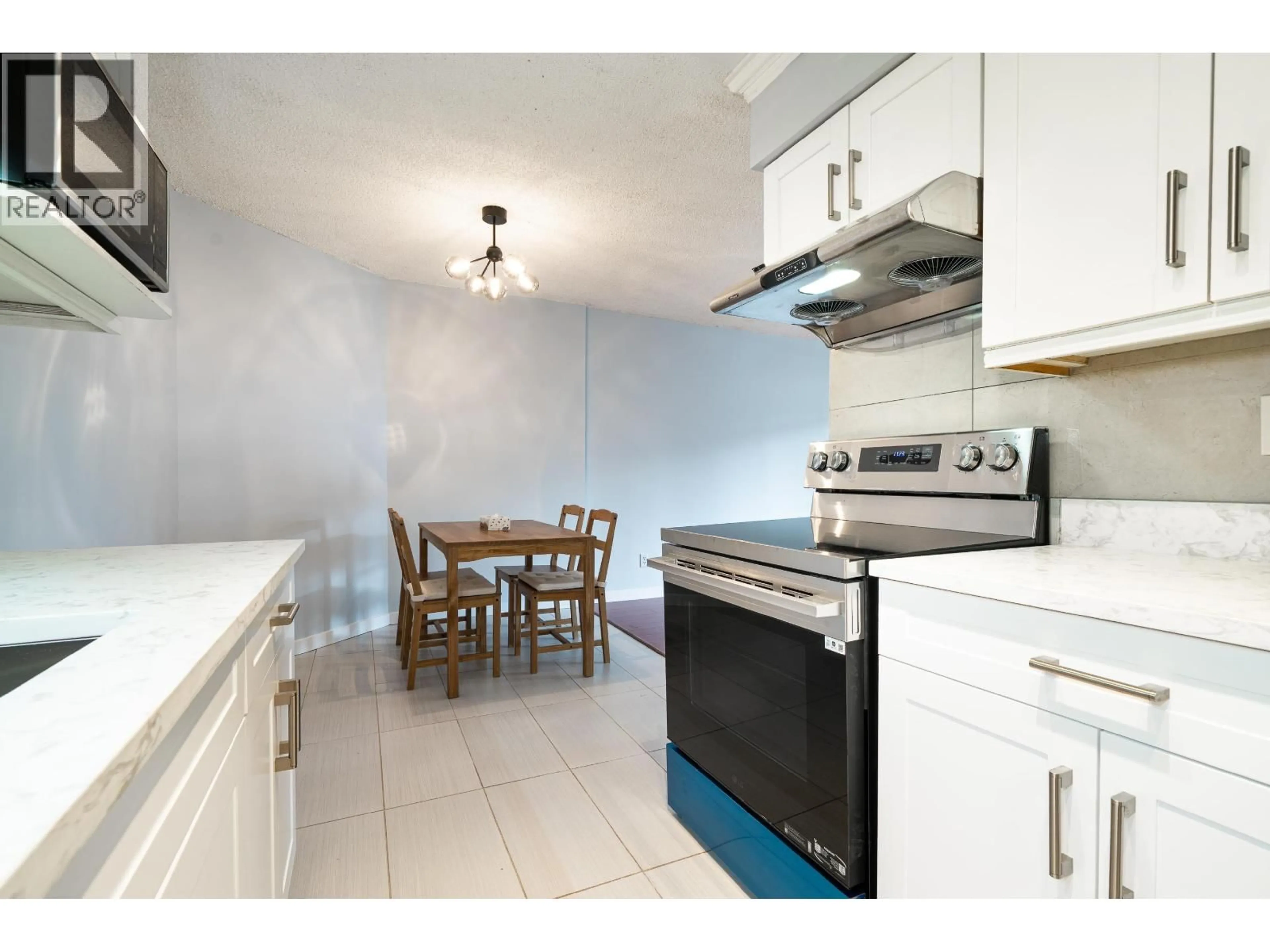 Standard kitchen, unknown for 215 - 5932 PATTERSON AVENUE, Burnaby British Columbia V5H4B4