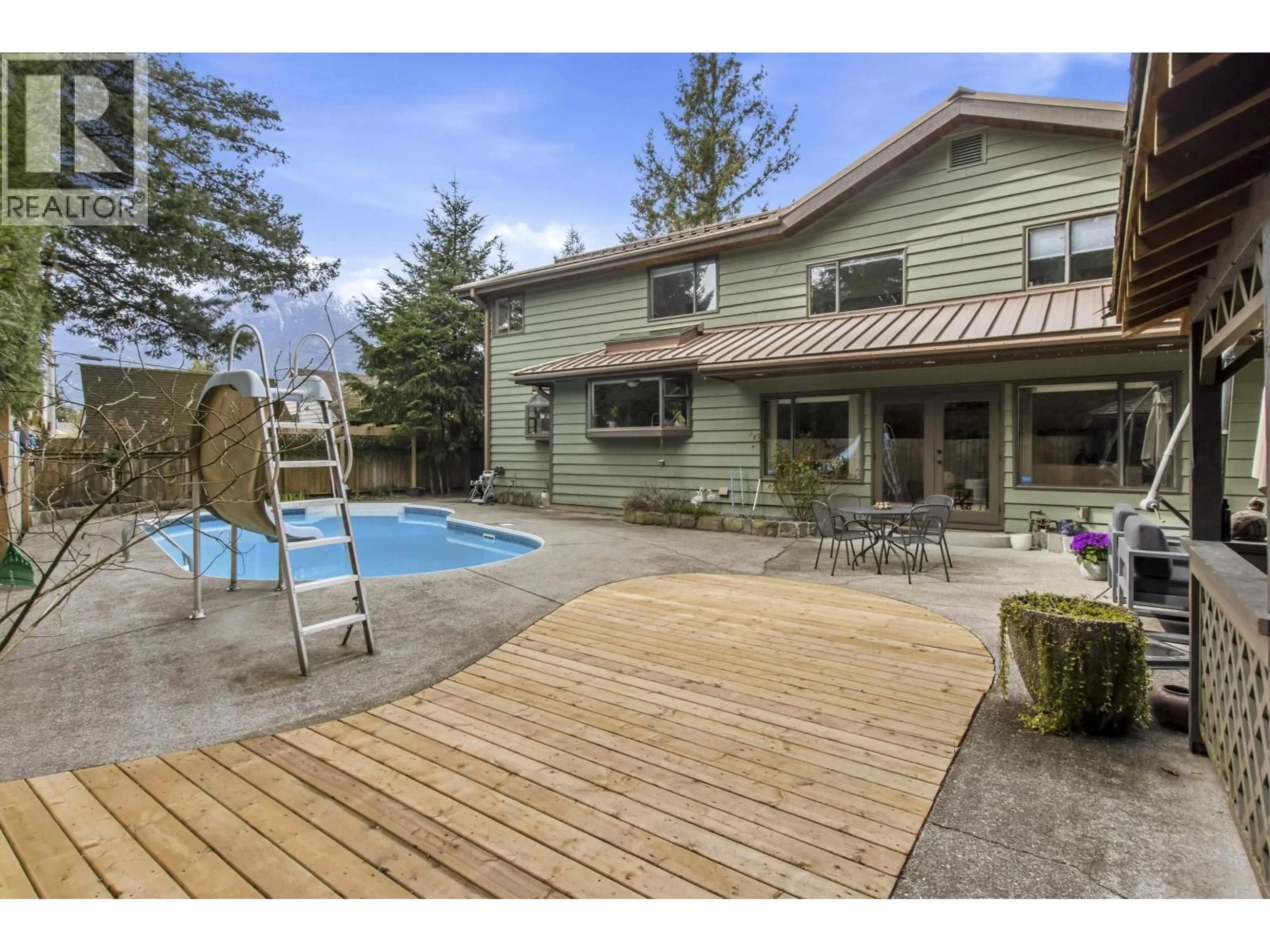 Patio, unknown for 2130 PARKWAY ROAD, Squamish British Columbia V8B0P3