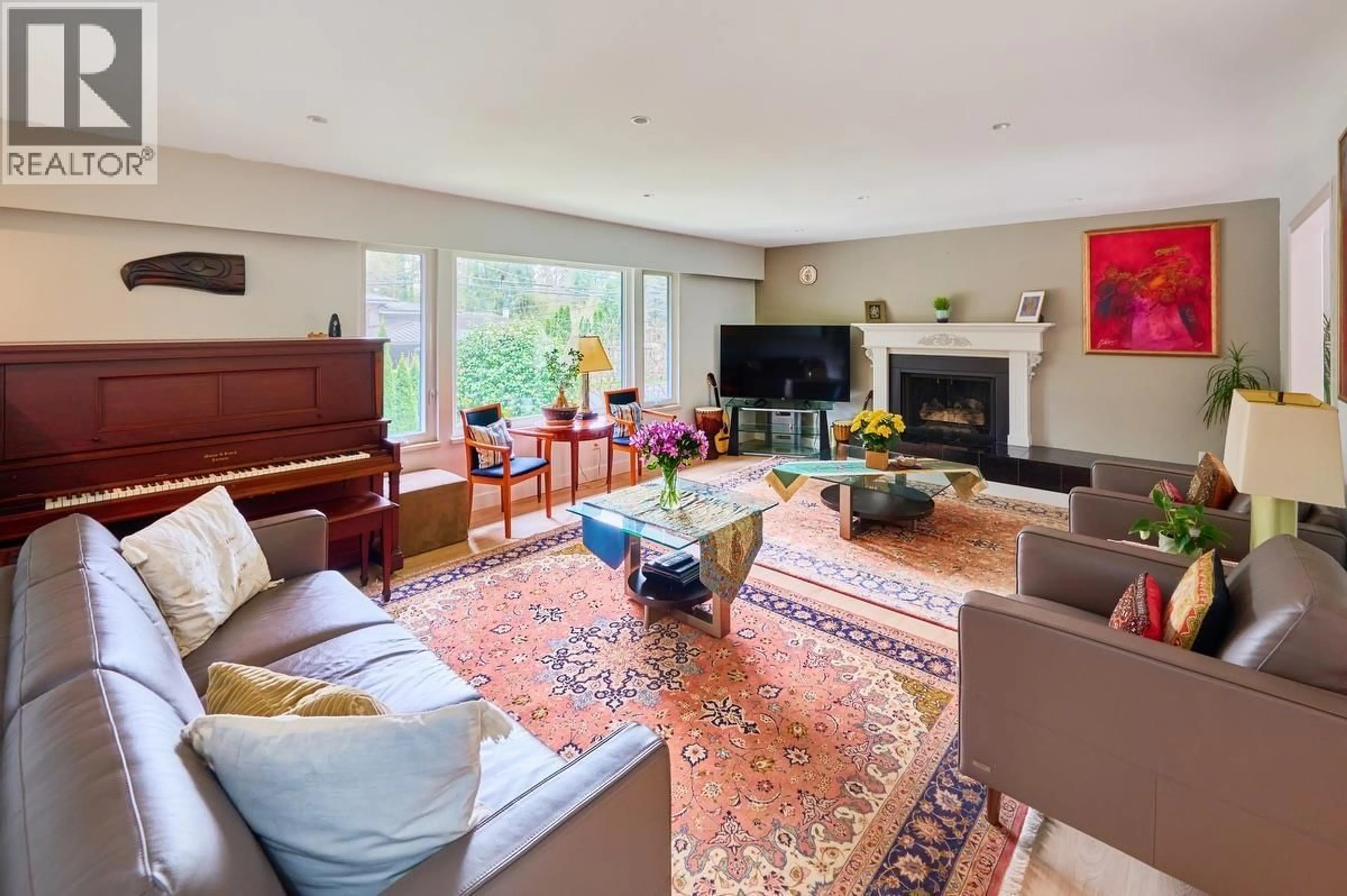 Living room with furniture, unknown for 809 SEYMOUR BOULEVARD, North Vancouver British Columbia V7J3S7