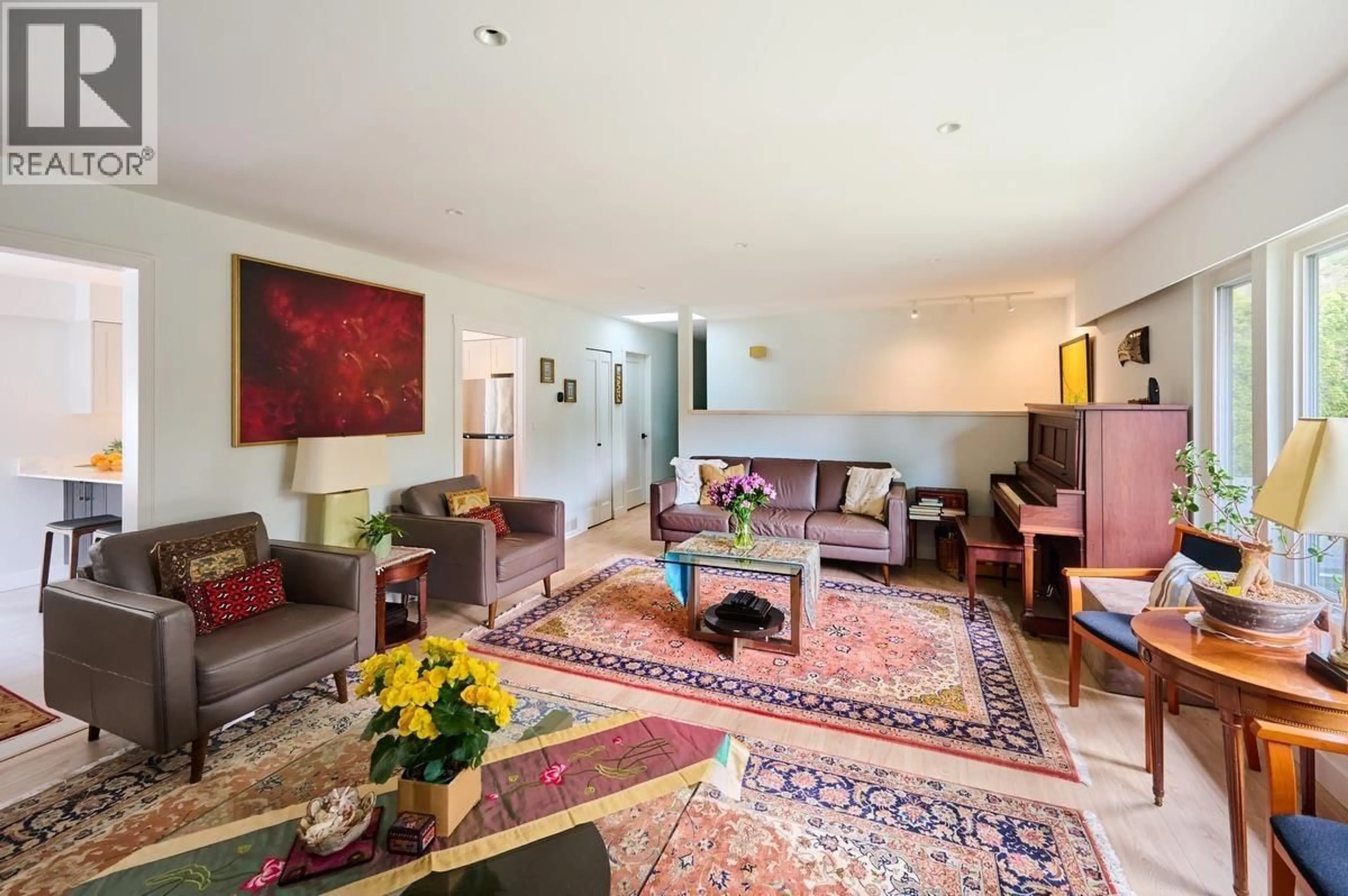 Lobby for 809 SEYMOUR BOULEVARD, North Vancouver British Columbia V7J3S7