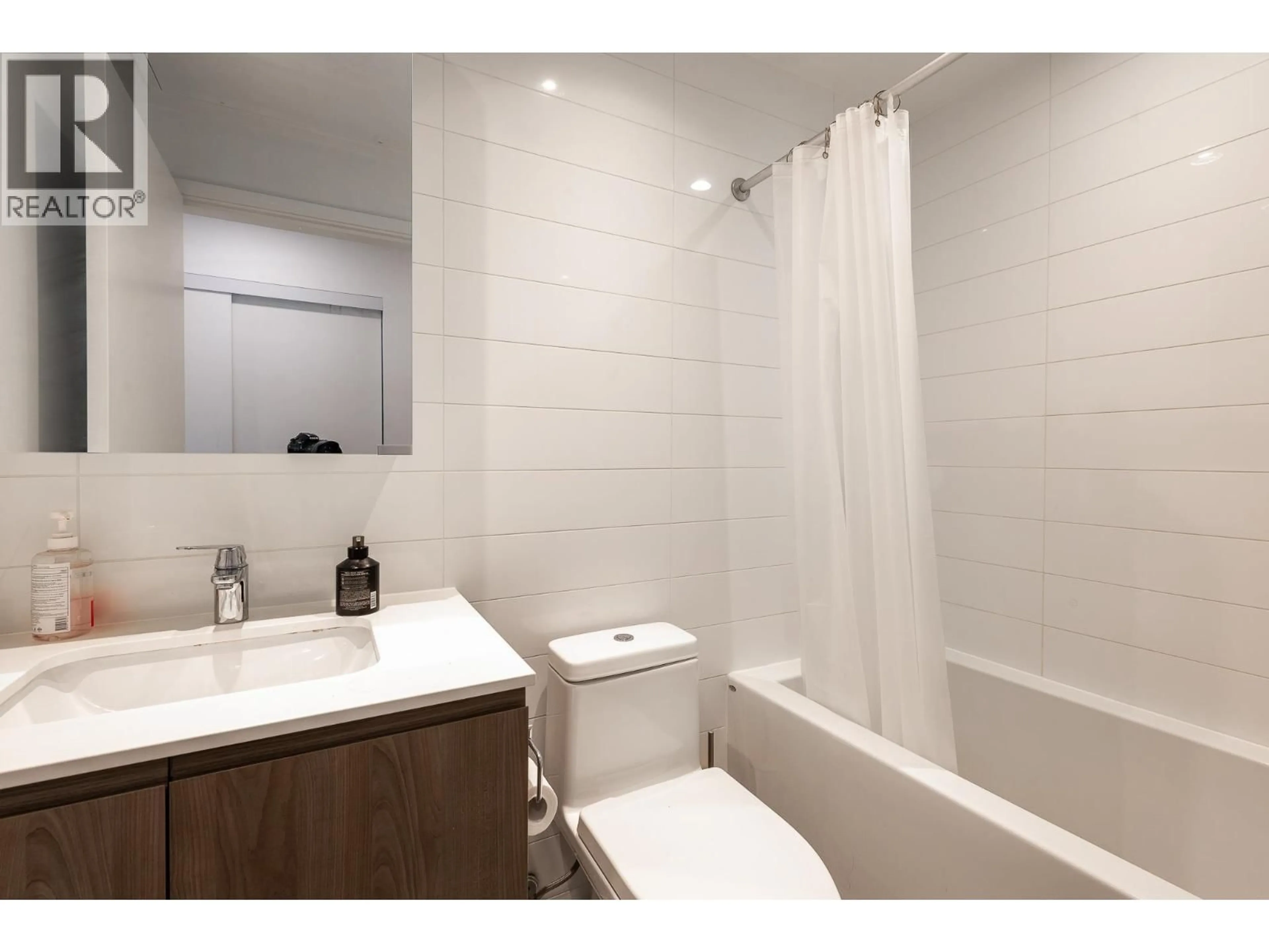Standard bathroom, ceramic/tile floor for 1801 - 4650 BRENTWOOD BOULEVARD, Burnaby British Columbia V5C0M3
