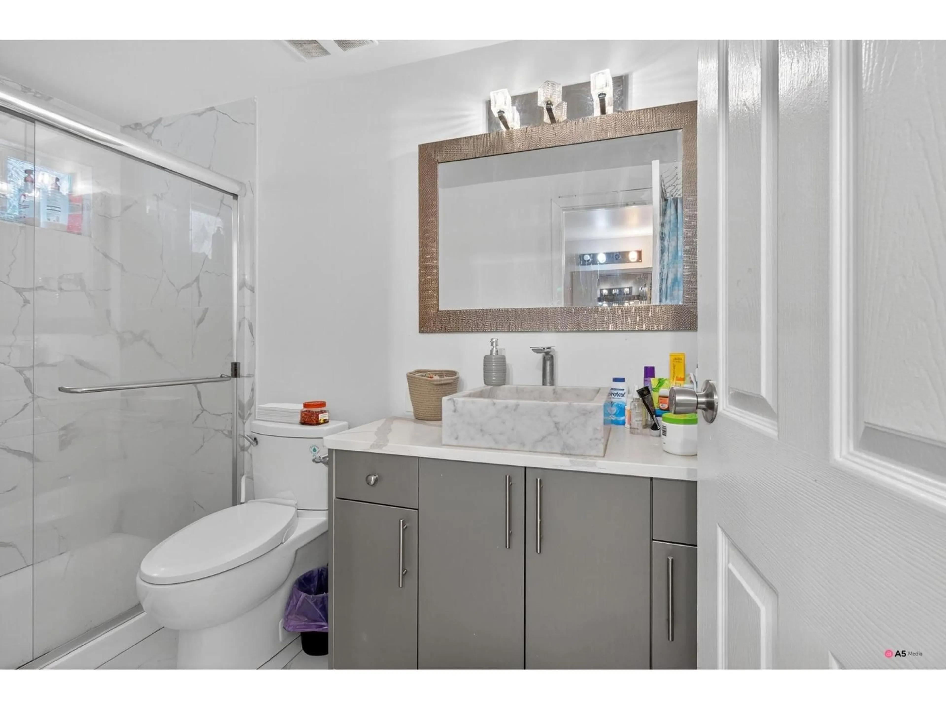 Standard bathroom, ceramic/tile floor for 7363 129 STREET, Surrey British Columbia V3W7B8