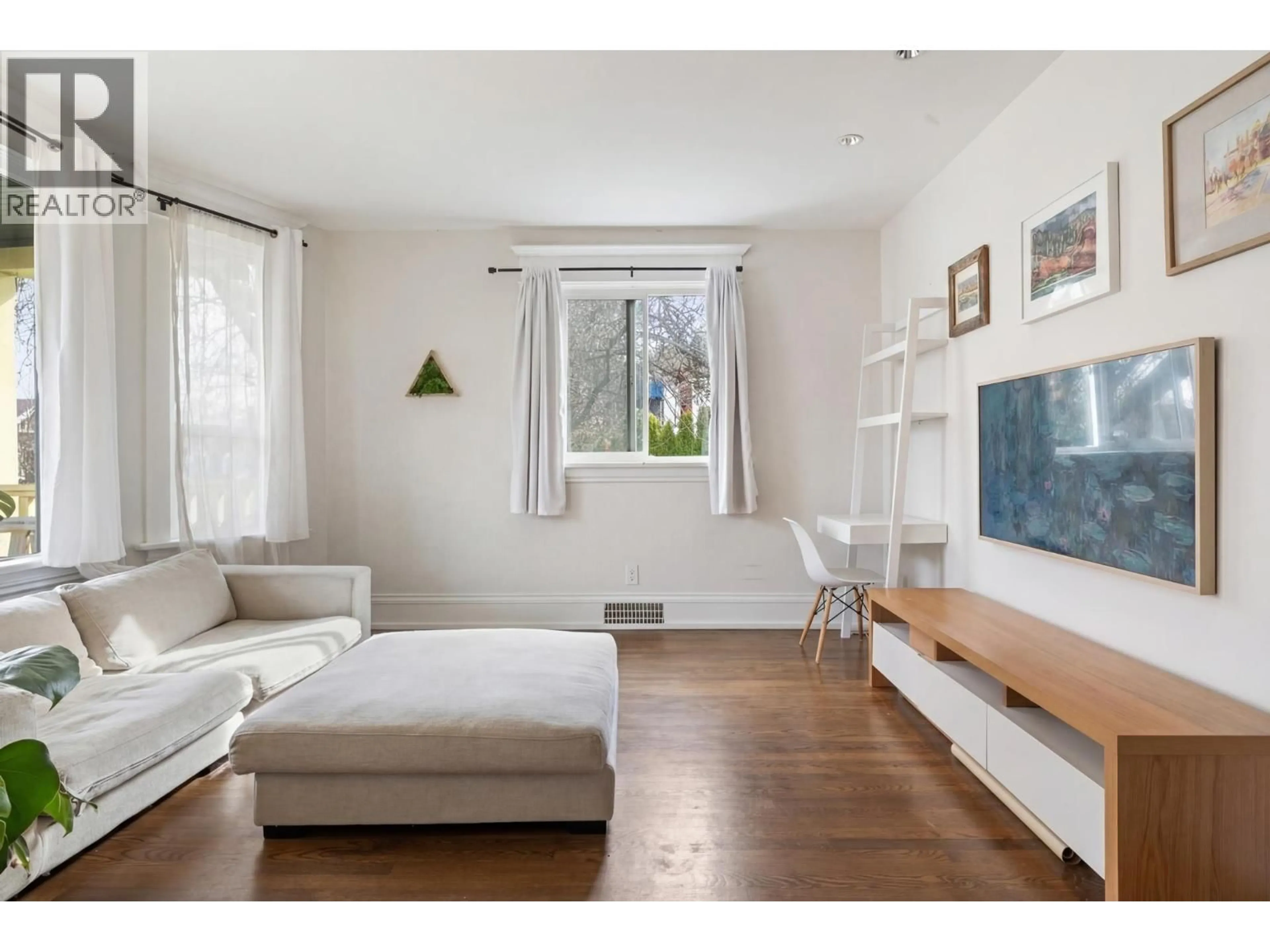 Living room with furniture, wood/laminate floor for 796 13TH AVENUE, Vancouver British Columbia V5T2L3