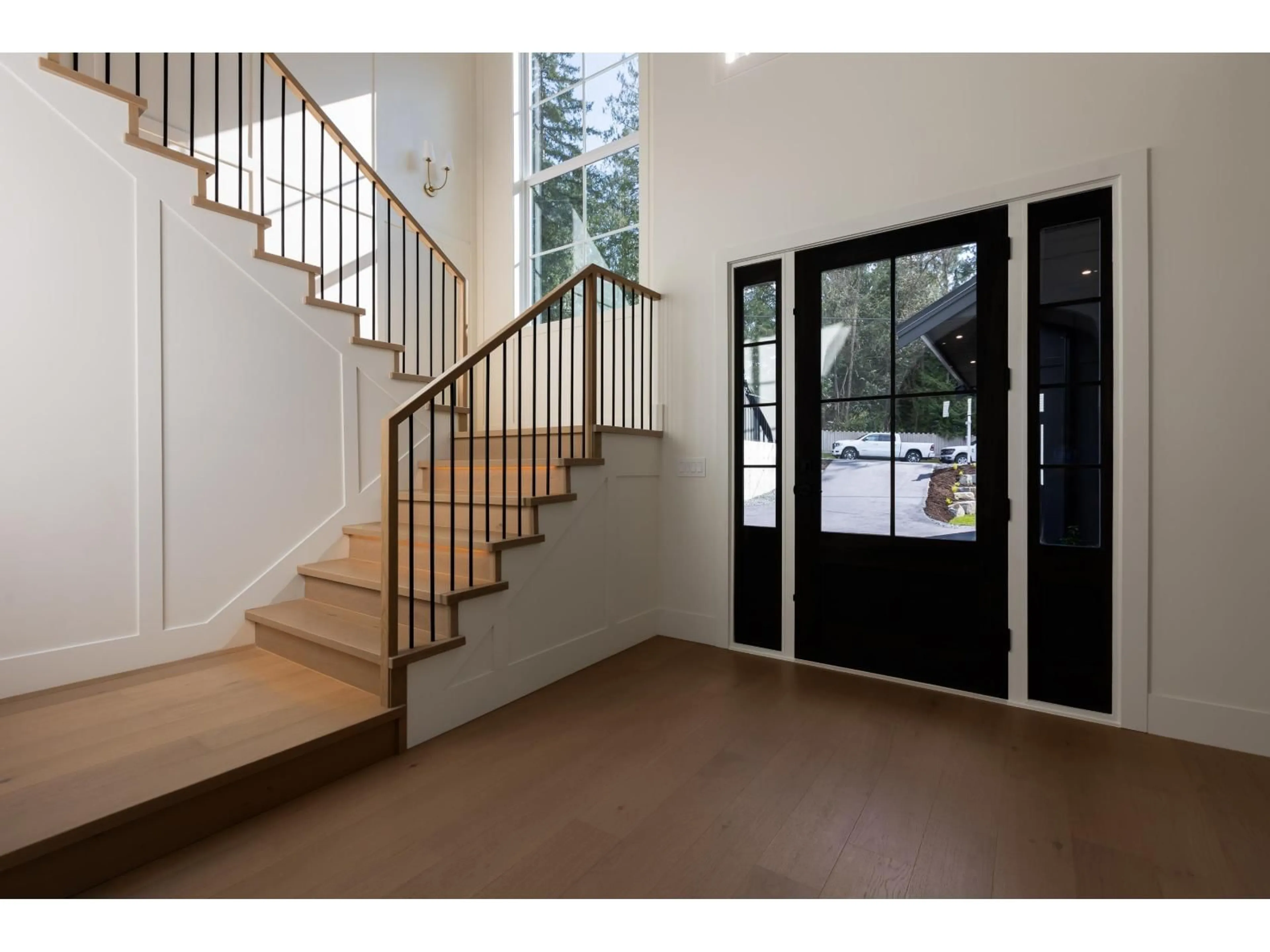 Indoor foyer for 23717 40 AVENUE, Langley British Columbia V2Z2J9