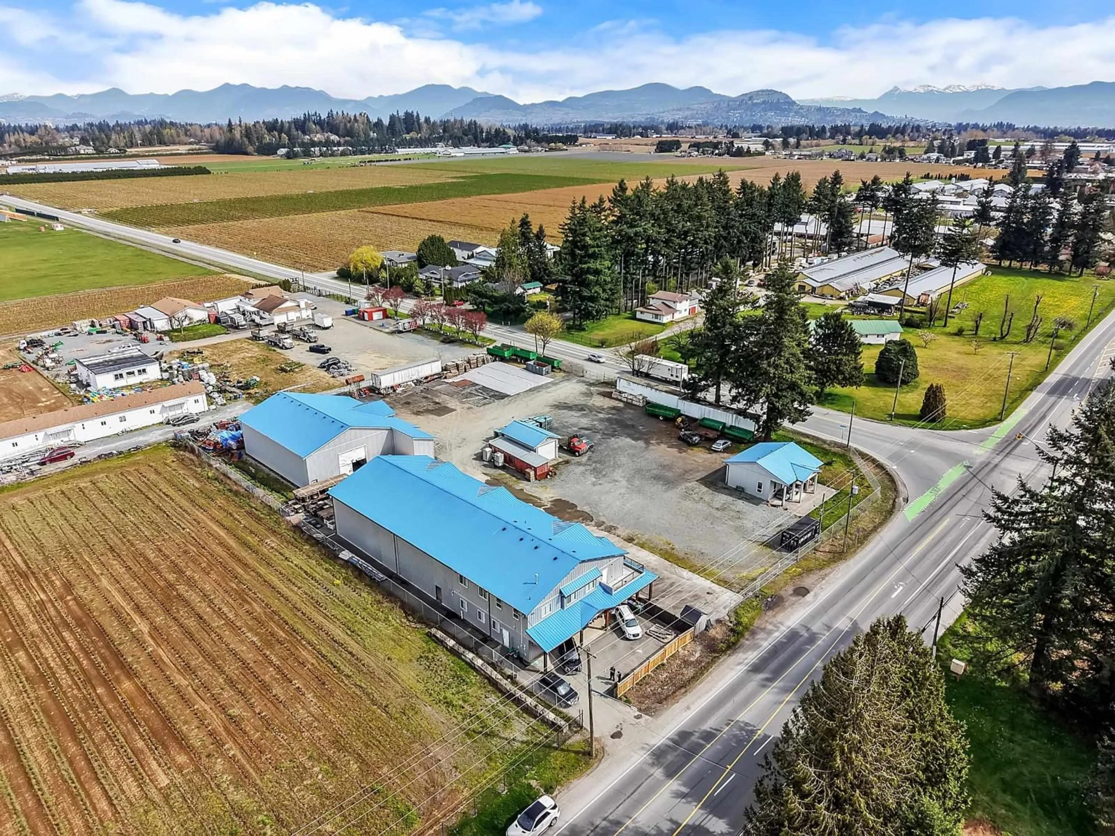 A pic from outside/outdoor area/front of a property/back of a property/a pic from drone, mountain view for 819 CLEARBROOK ROAD, Abbotsford British Columbia V2T5X2