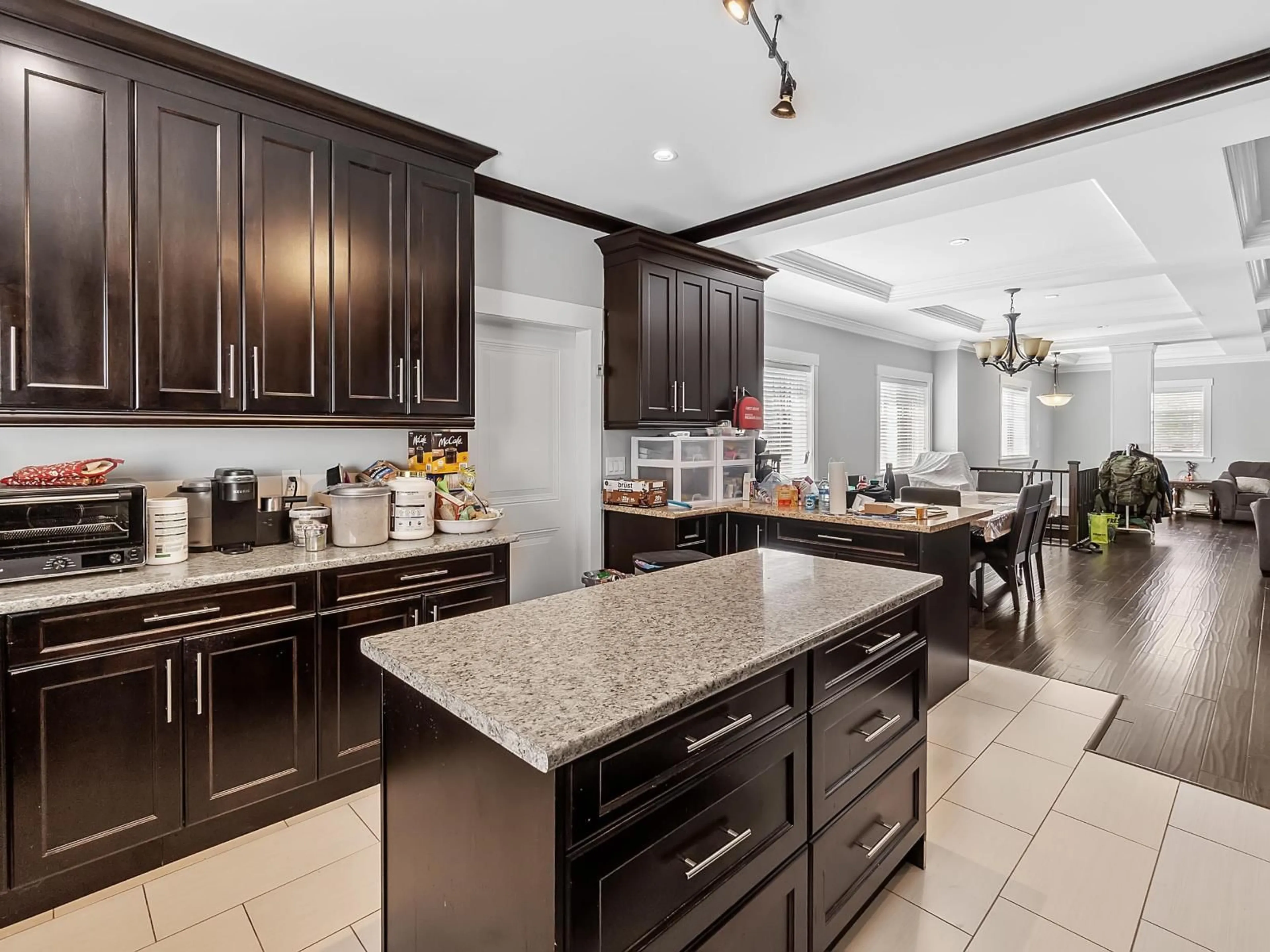 Open concept kitchen, ceramic/tile floor for 819 CLEARBROOK ROAD, Abbotsford British Columbia V2T5X2