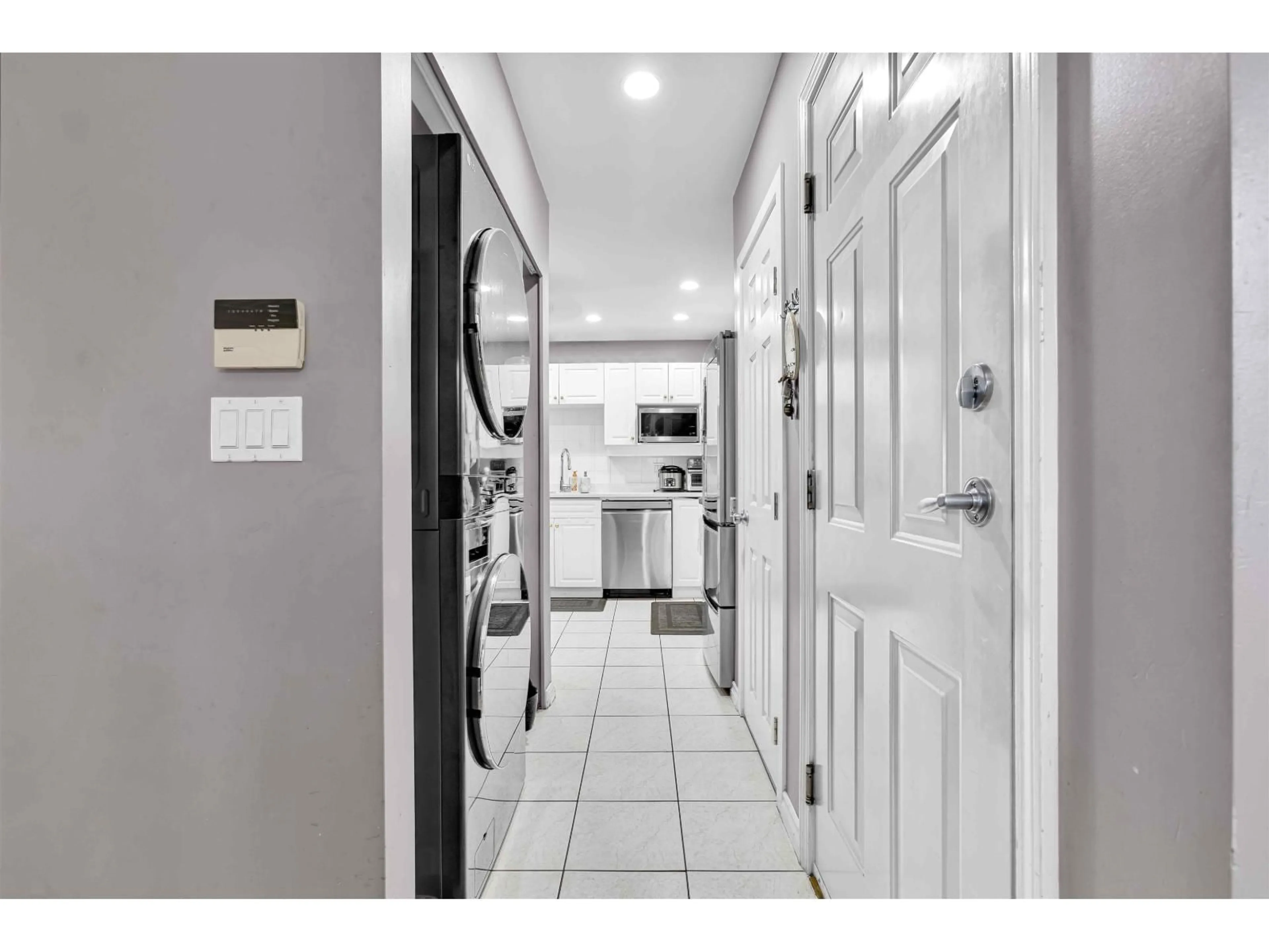 Indoor entryway for 59 - 13918 58 AVENUE, Surrey British Columbia V3X3N8