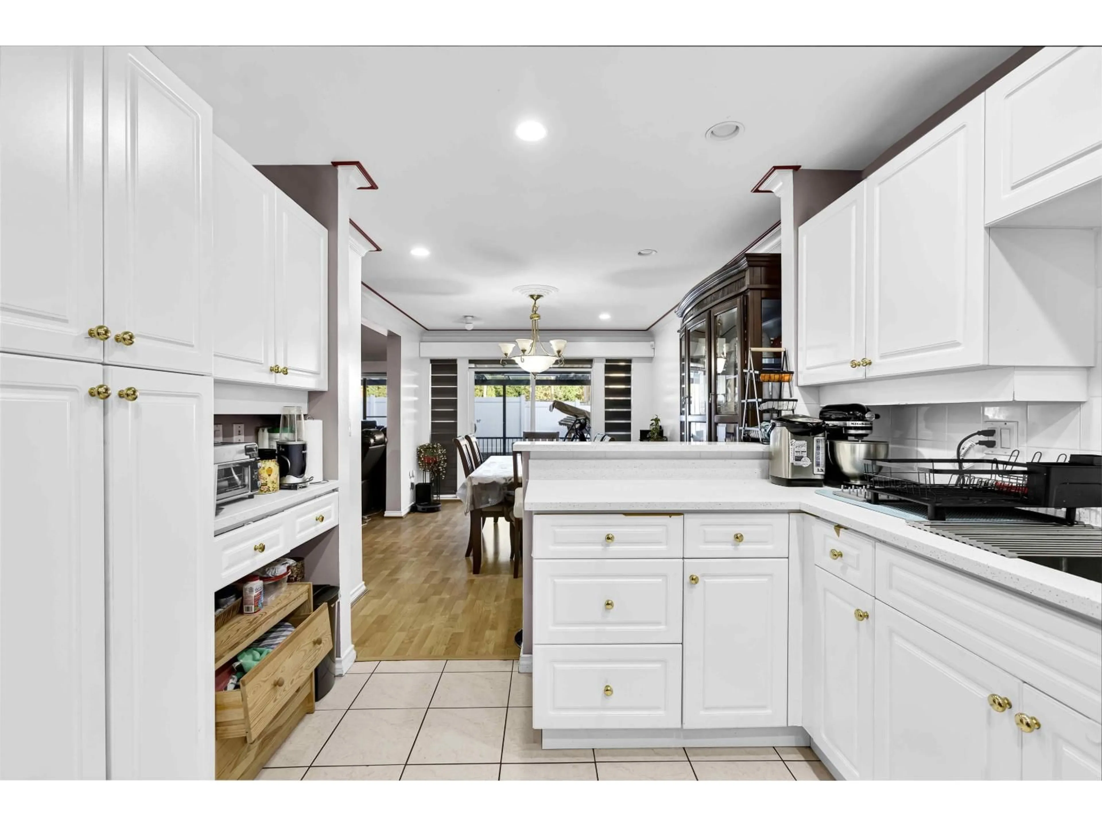 Open concept kitchen, ceramic/tile floor for 59 - 13918 58 AVENUE, Surrey British Columbia V3X3N8