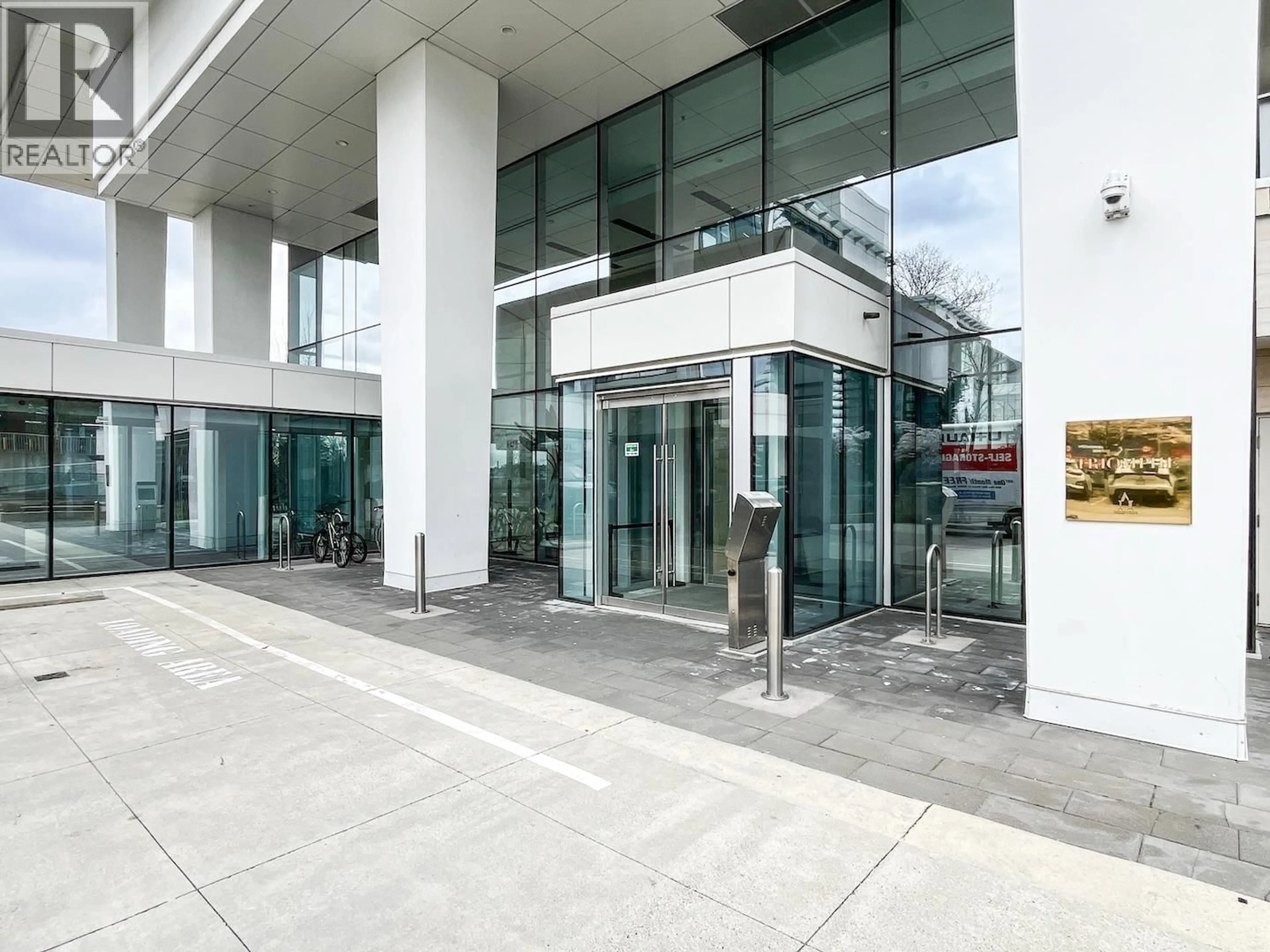 Indoor foyer for 1408 - 1888 GILMORE AVENUE, Burnaby British Columbia V5C0L2