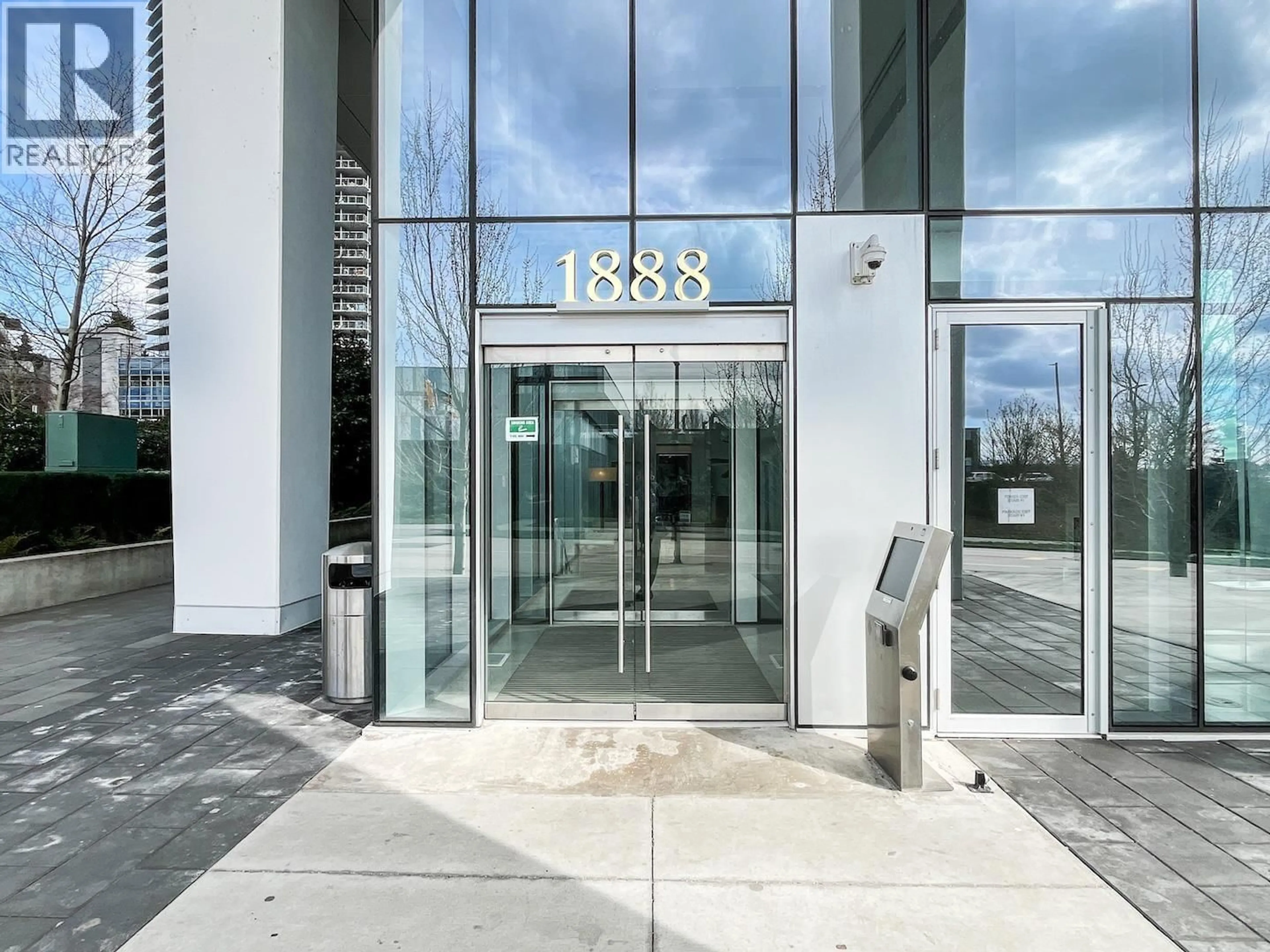 Indoor foyer for 1408 - 1888 GILMORE AVENUE, Burnaby British Columbia V5C0L2