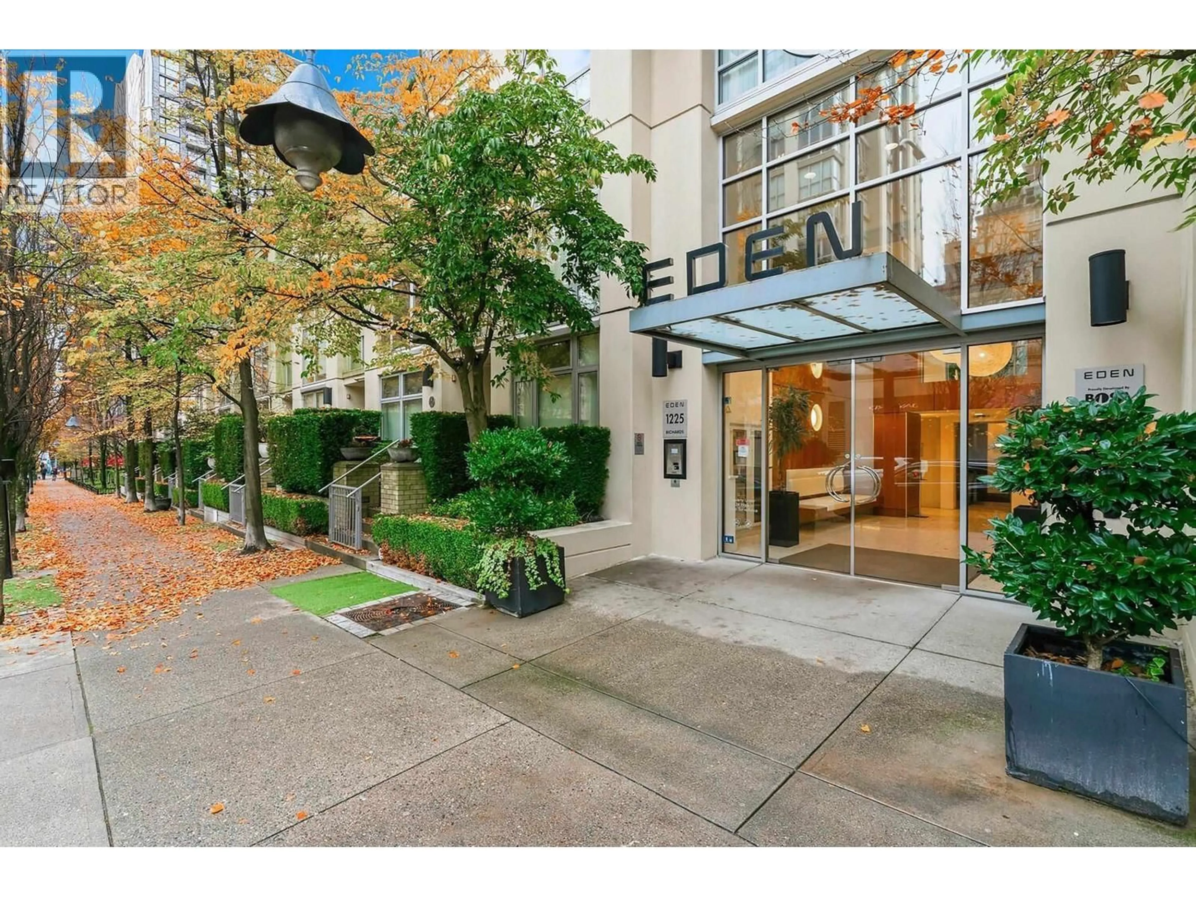 Indoor foyer for 2404 - 1225 RICHARDS STREET, Vancouver British Columbia V6B1E6