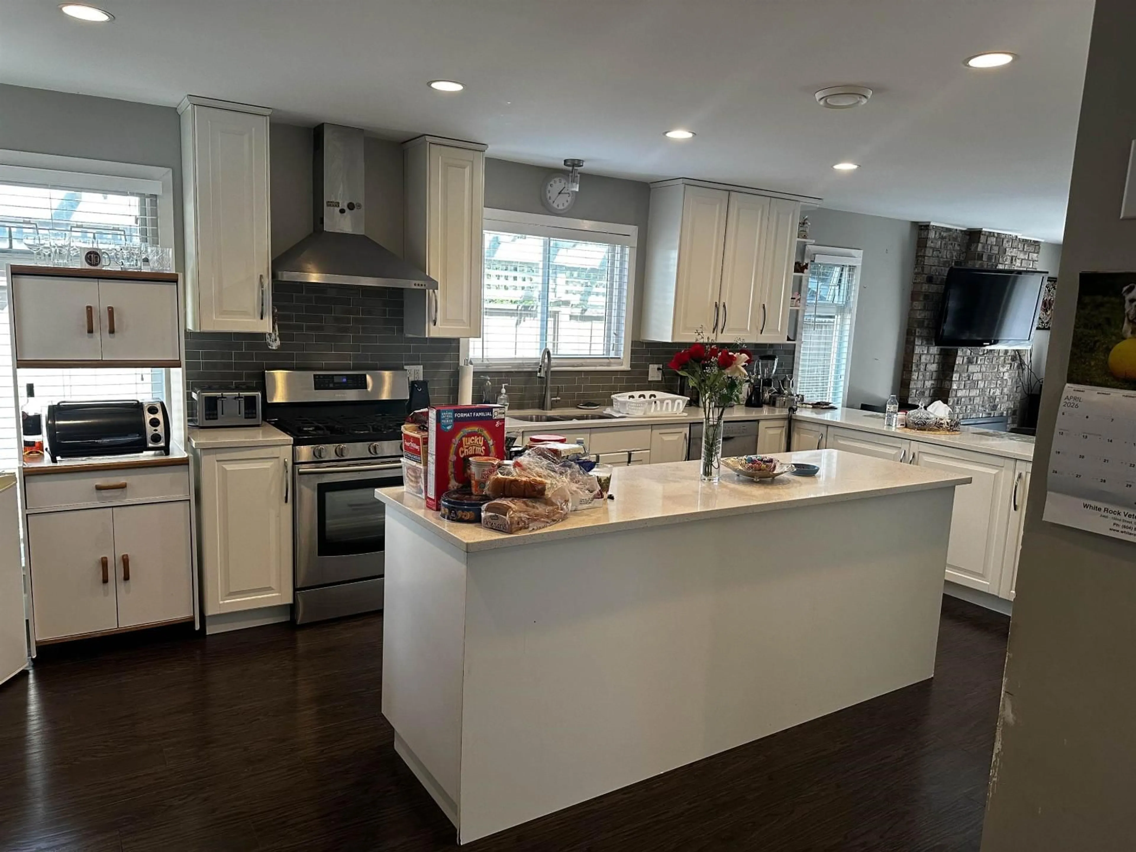 Open concept kitchen, unknown for 2020 156A STREET, Surrey British Columbia V4A6S3
