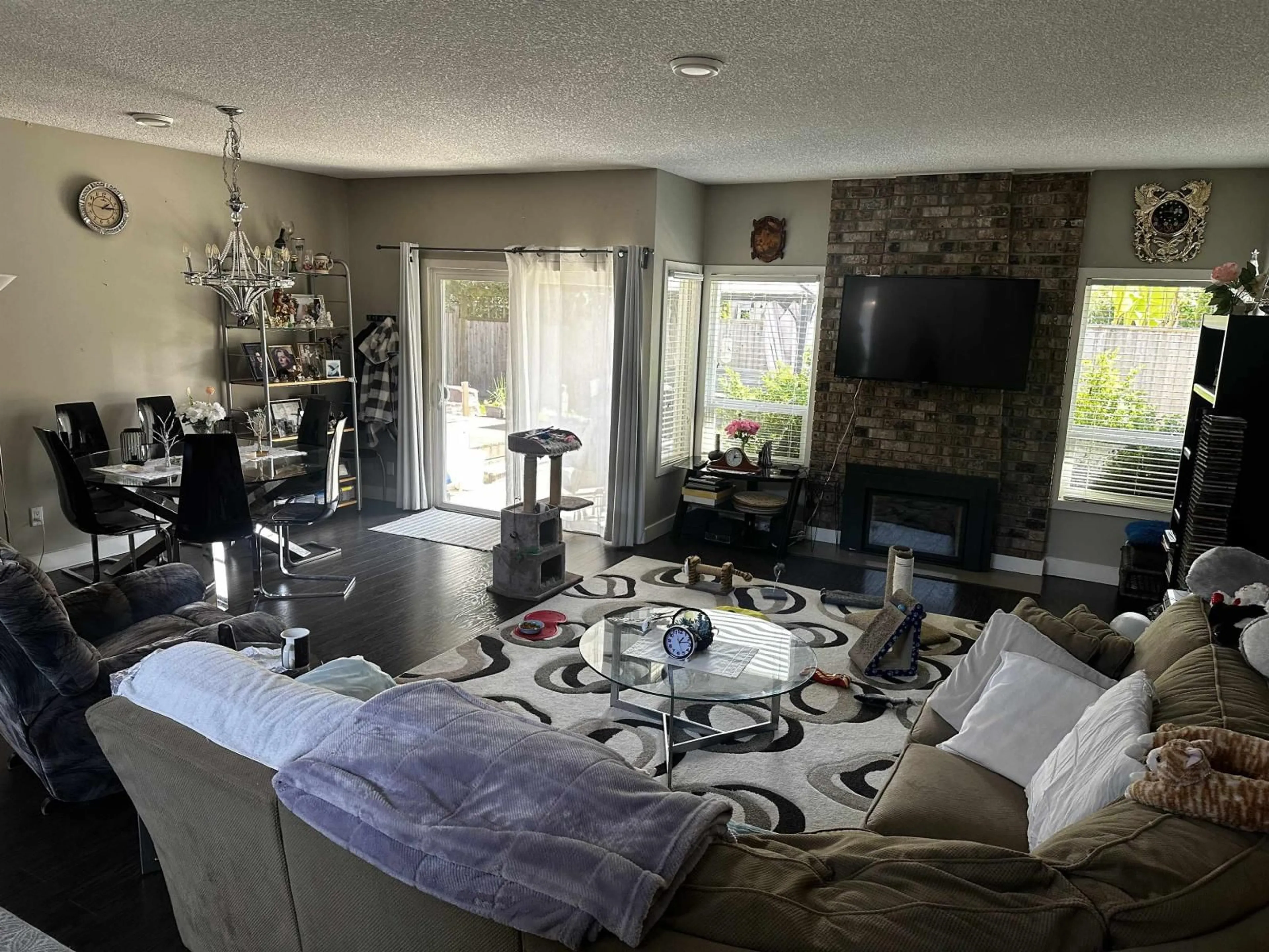 Living room with furniture, unknown for 2020 156A STREET, Surrey British Columbia V4A6S3