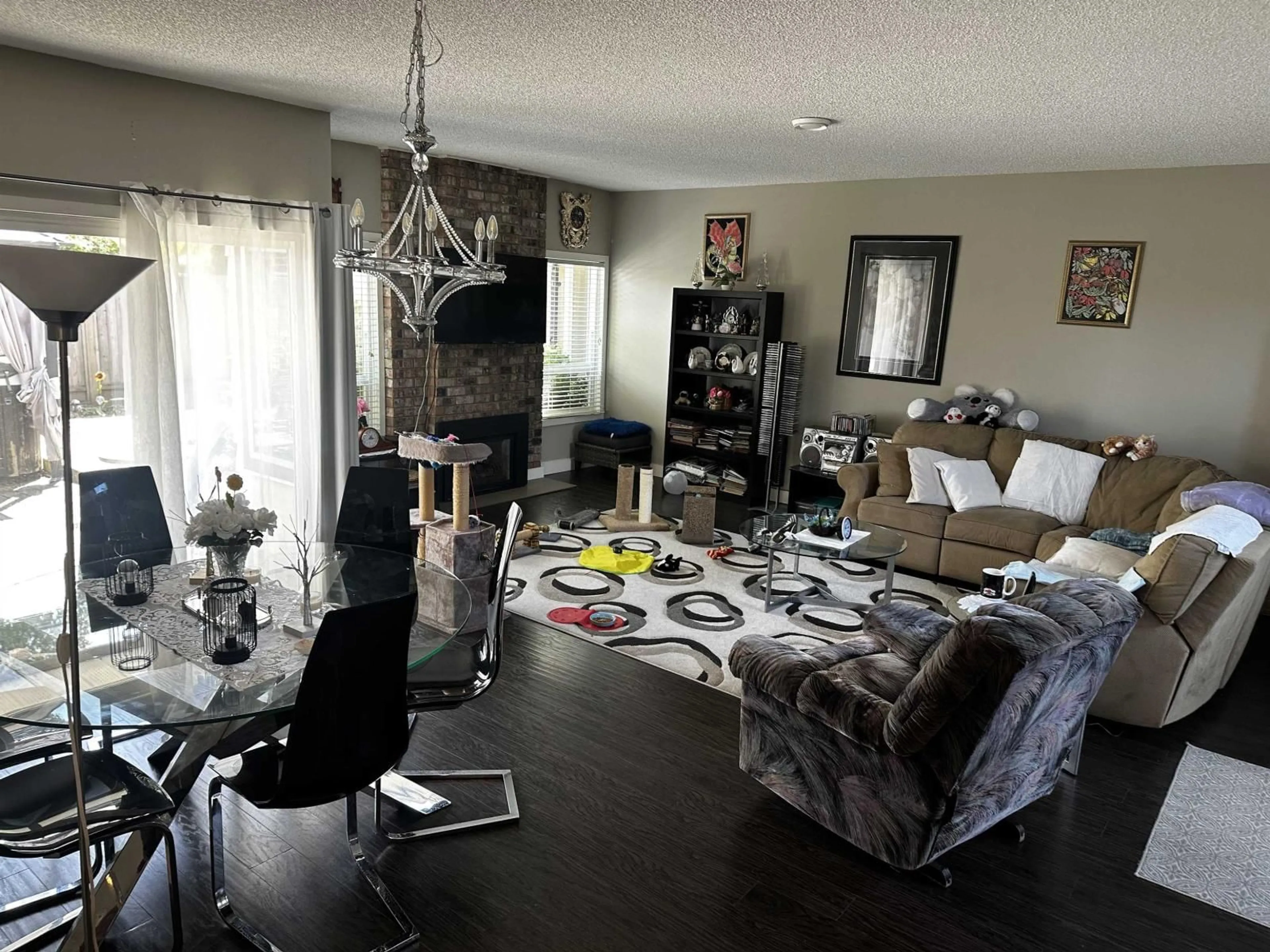 Living room with furniture, unknown for 2020 156A STREET, Surrey British Columbia V4A6S3