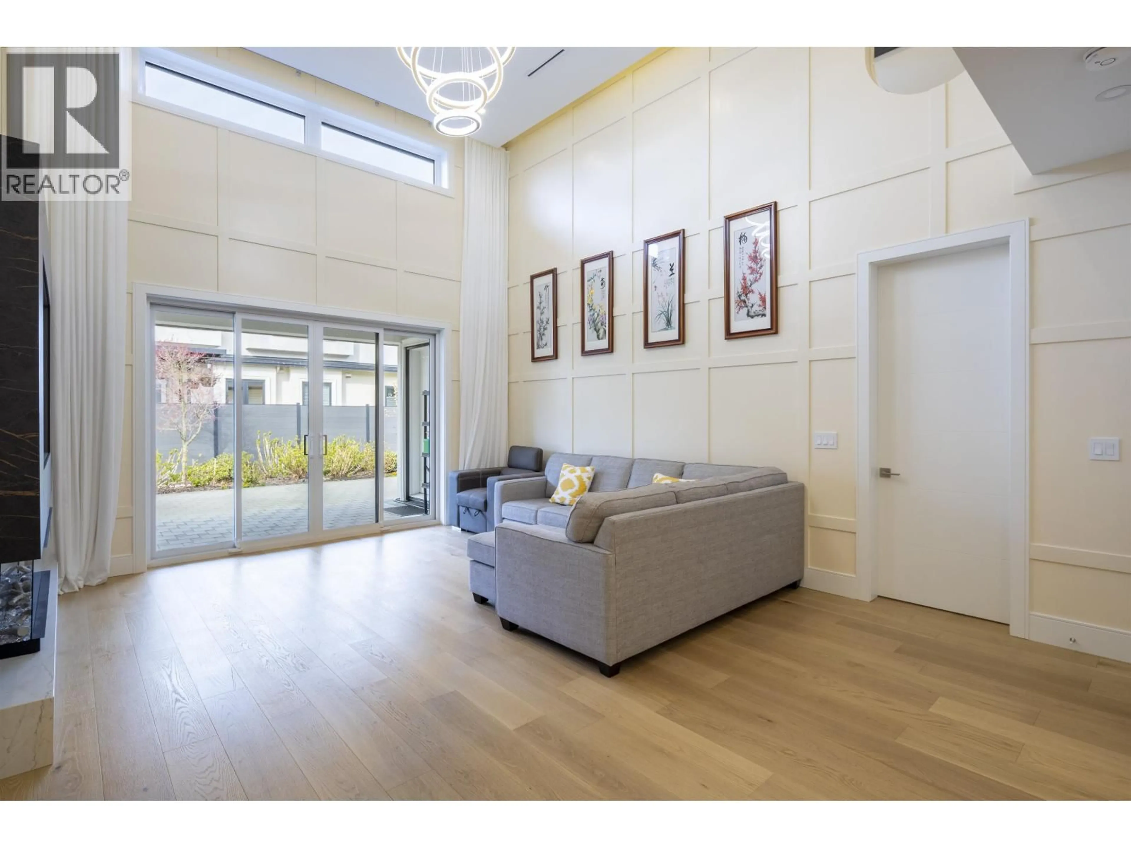 Indoor foyer for 3311 SPRINGFORD AVENUE, Richmond British Columbia V7E1T8