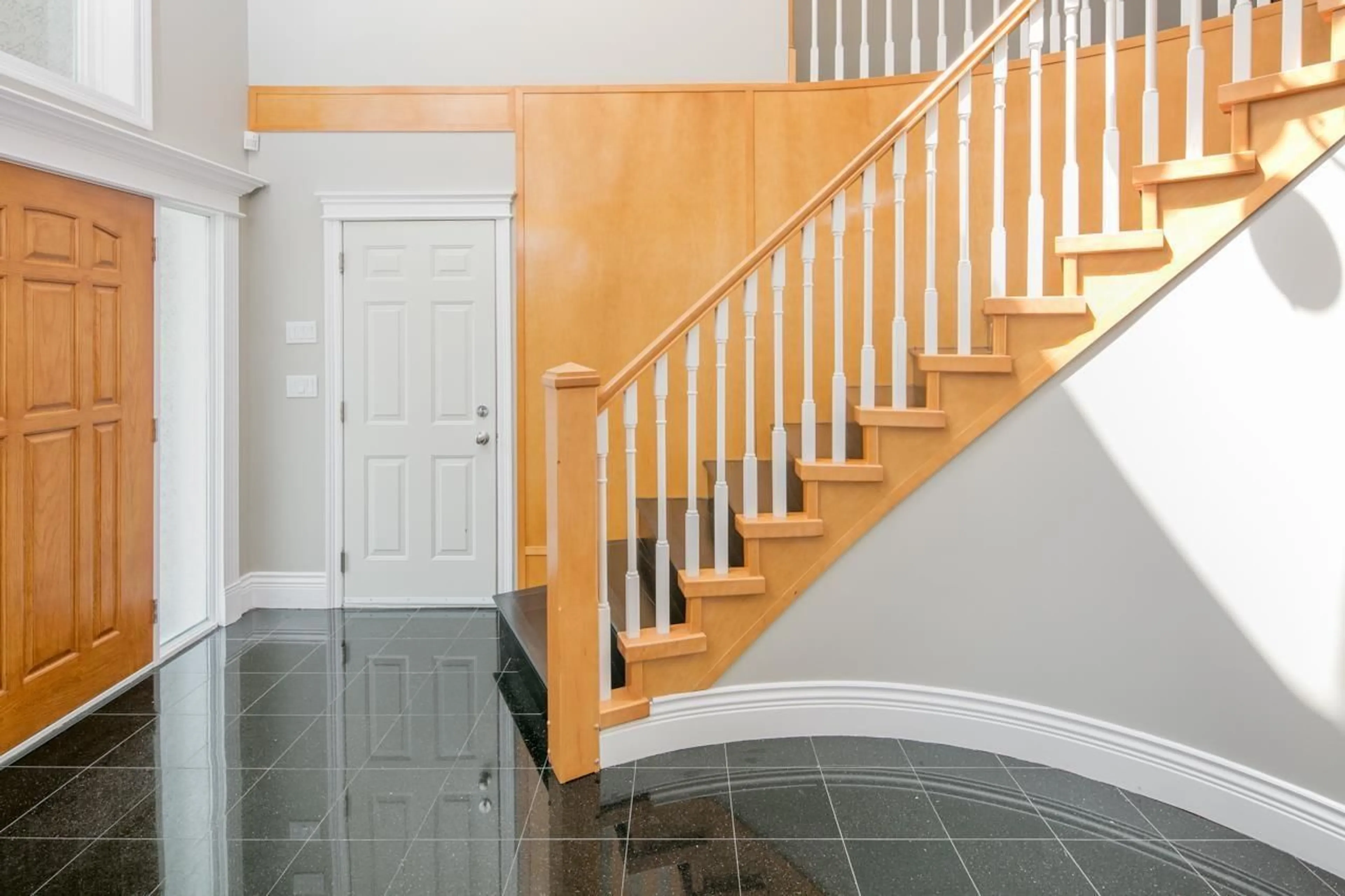 Stairs for 13479 98A AVENUE, Surrey British Columbia V3T1C7