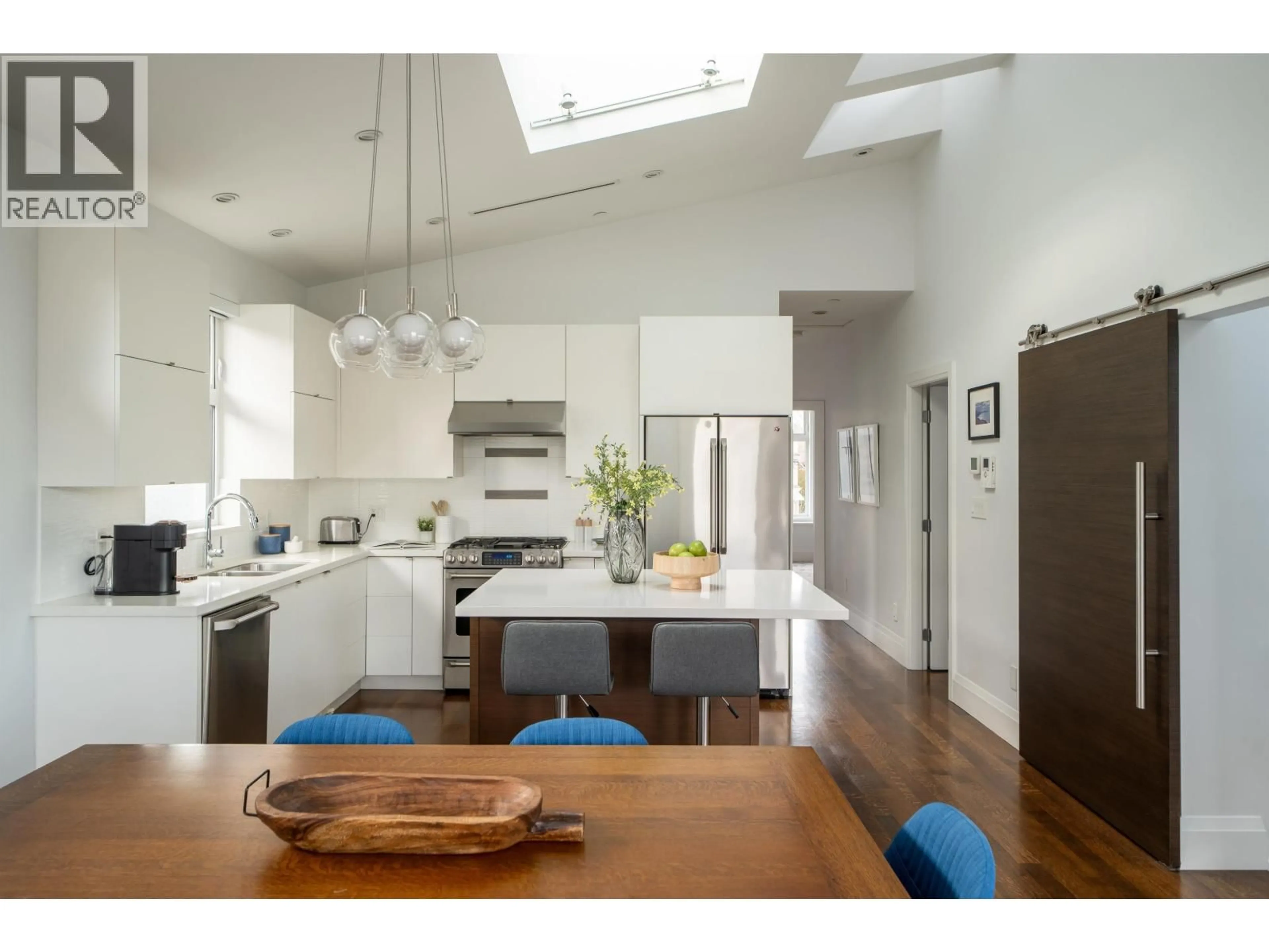 Open concept kitchen, wood/laminate floor for 117 26TH AVENUE, Vancouver British Columbia V5Y2J6