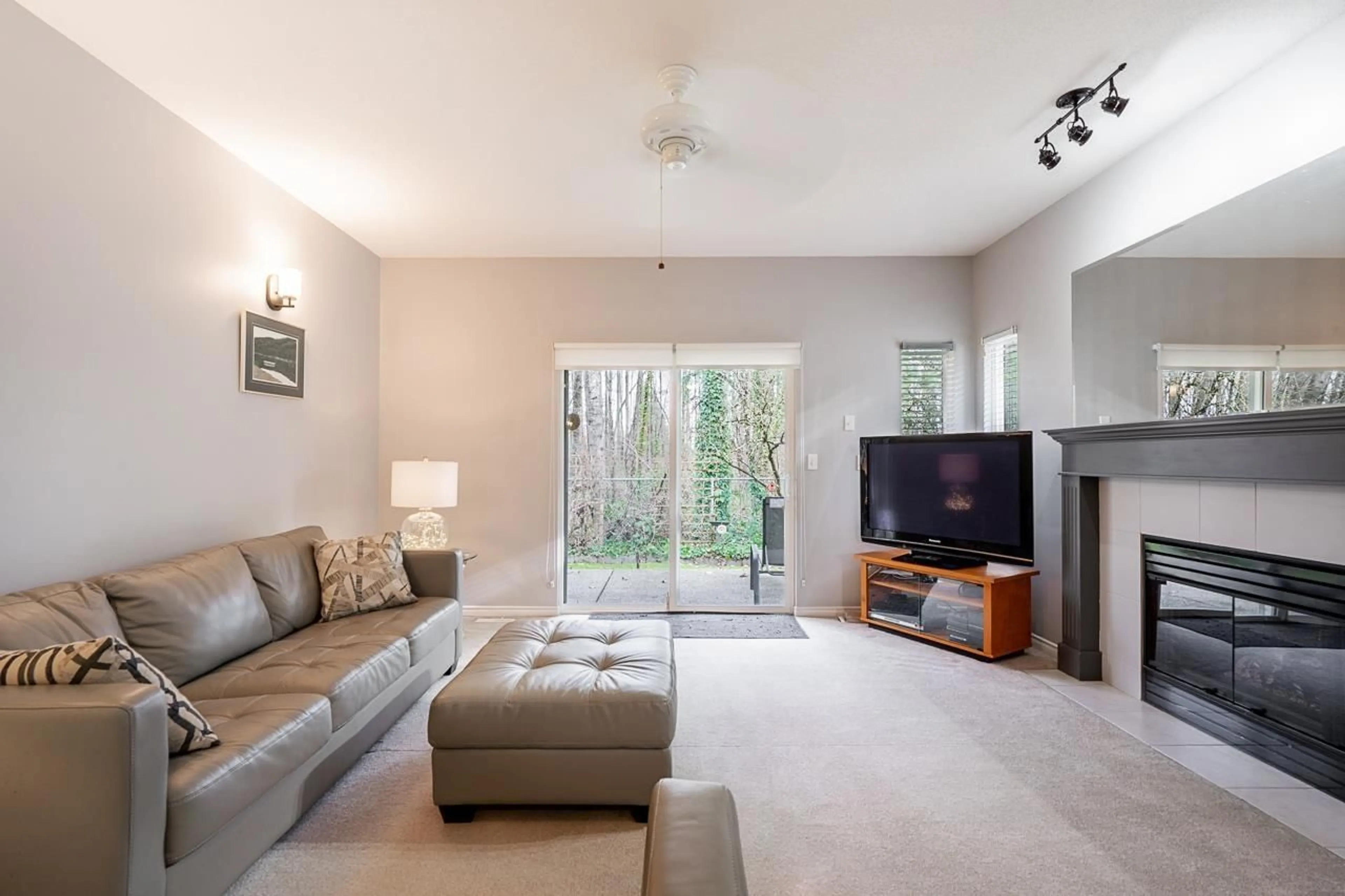 Living room with furniture, unknown for 30 - 18939 65 AVENUE, Surrey British Columbia V3S8Y2