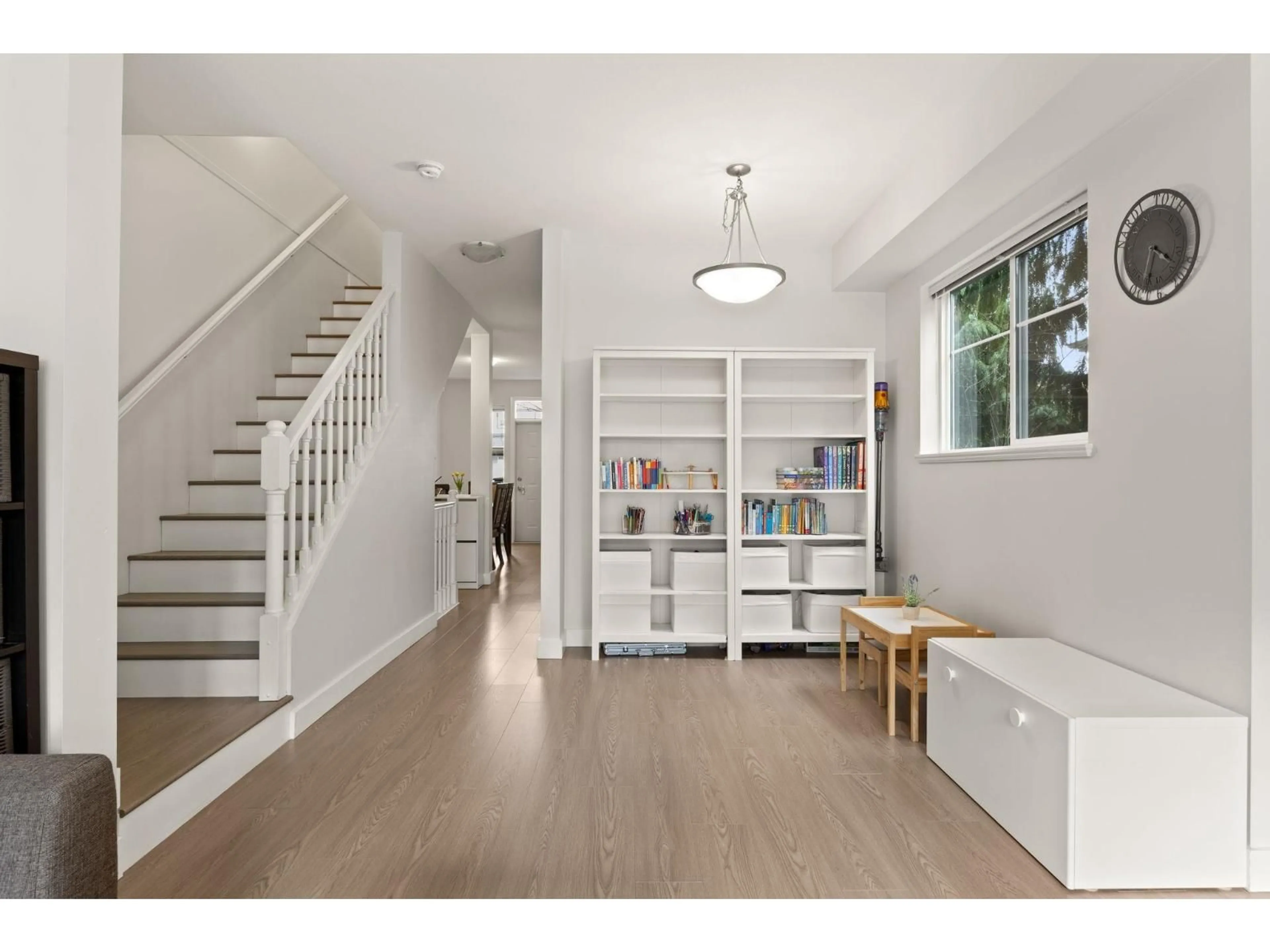 Indoor entryway for 5 - 8726 159 STREET, Surrey British Columbia V4N0A8