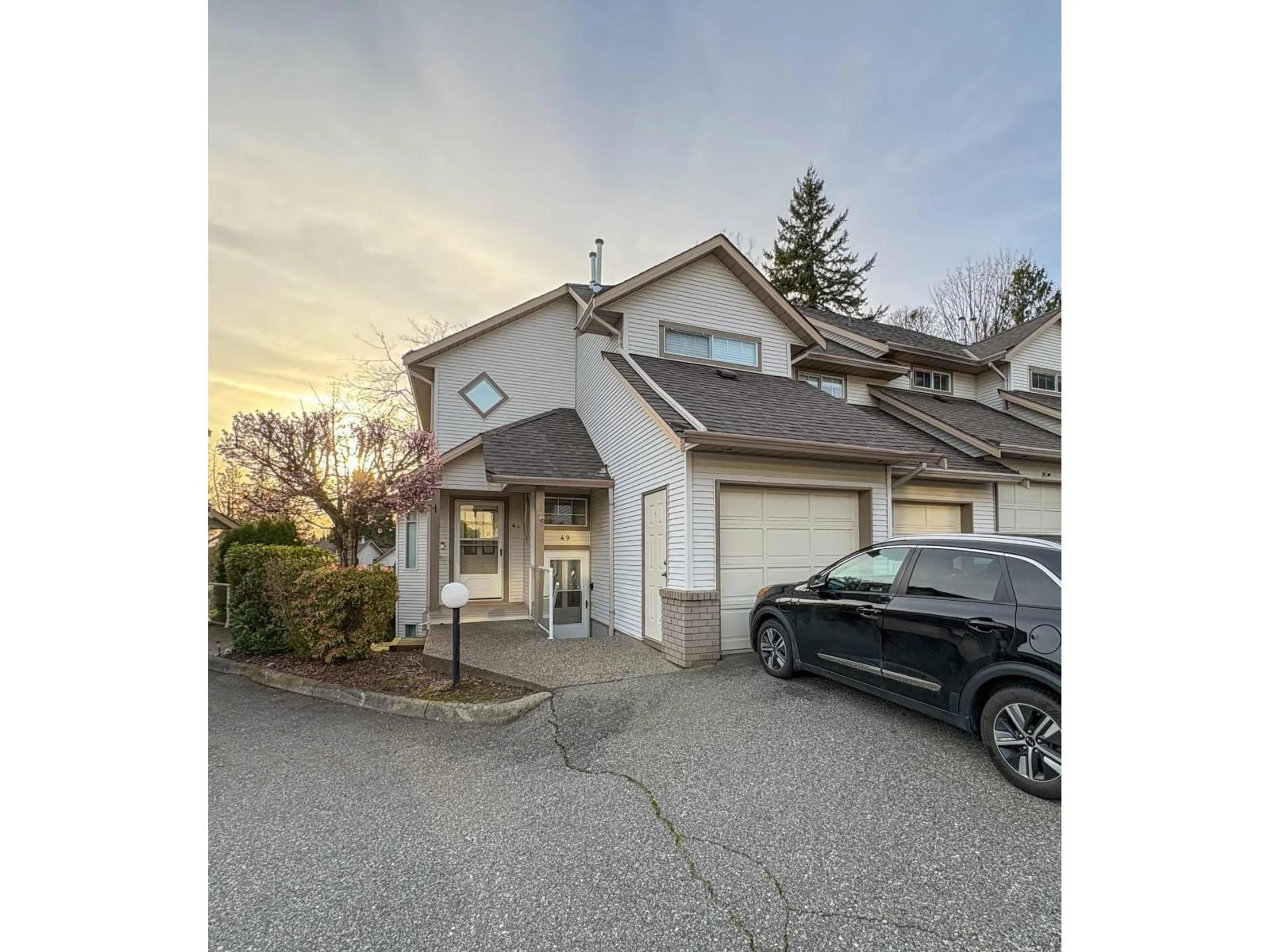 A pic from outside/outdoor area/front of a property/back of a property/a pic from drone, street for 48 - 32361 MCRAE AVENUE, Mission British Columbia V2V4X7