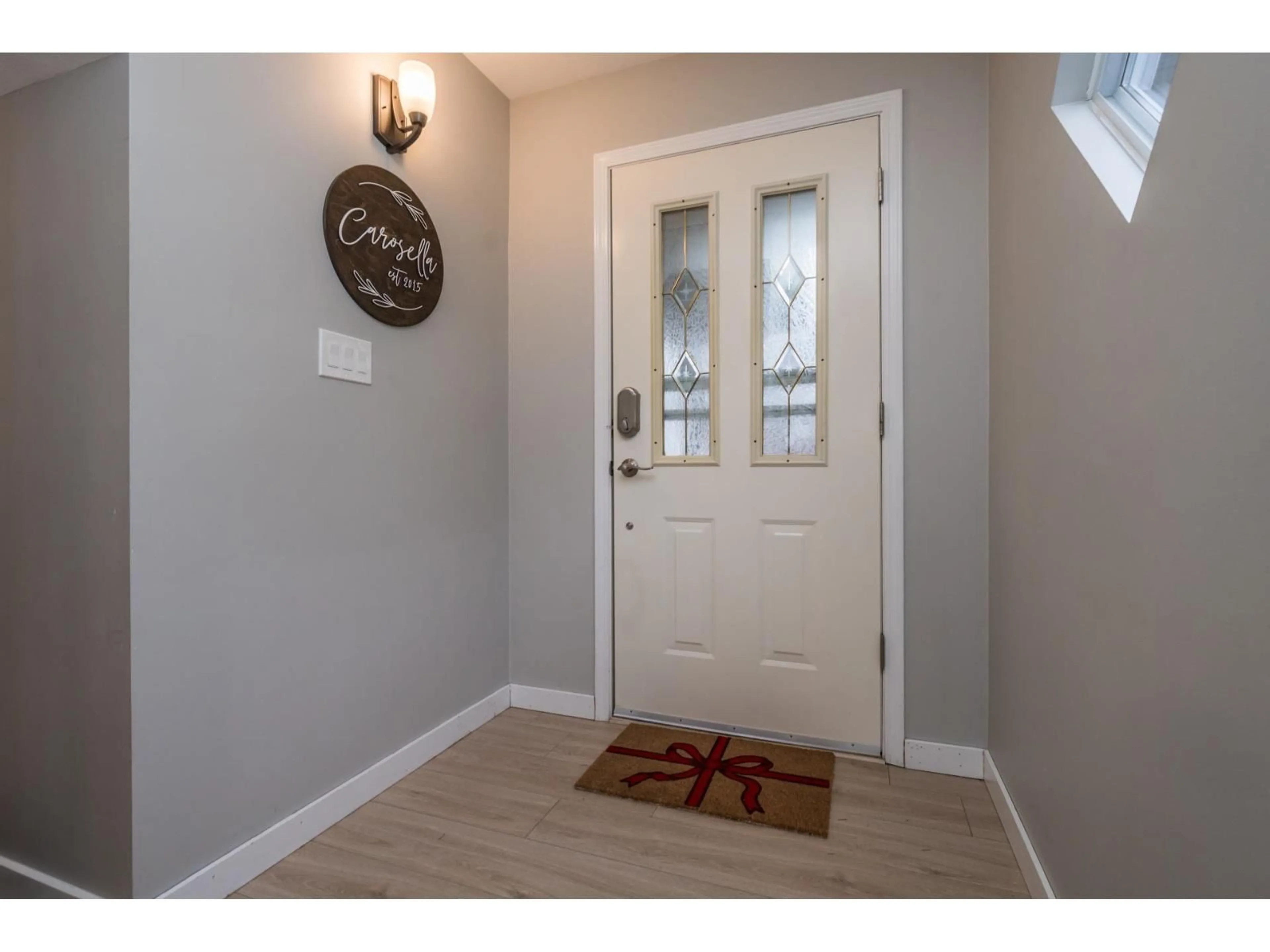 Indoor entryway for 48 - 32361 MCRAE AVENUE, Mission British Columbia V2V4X7
