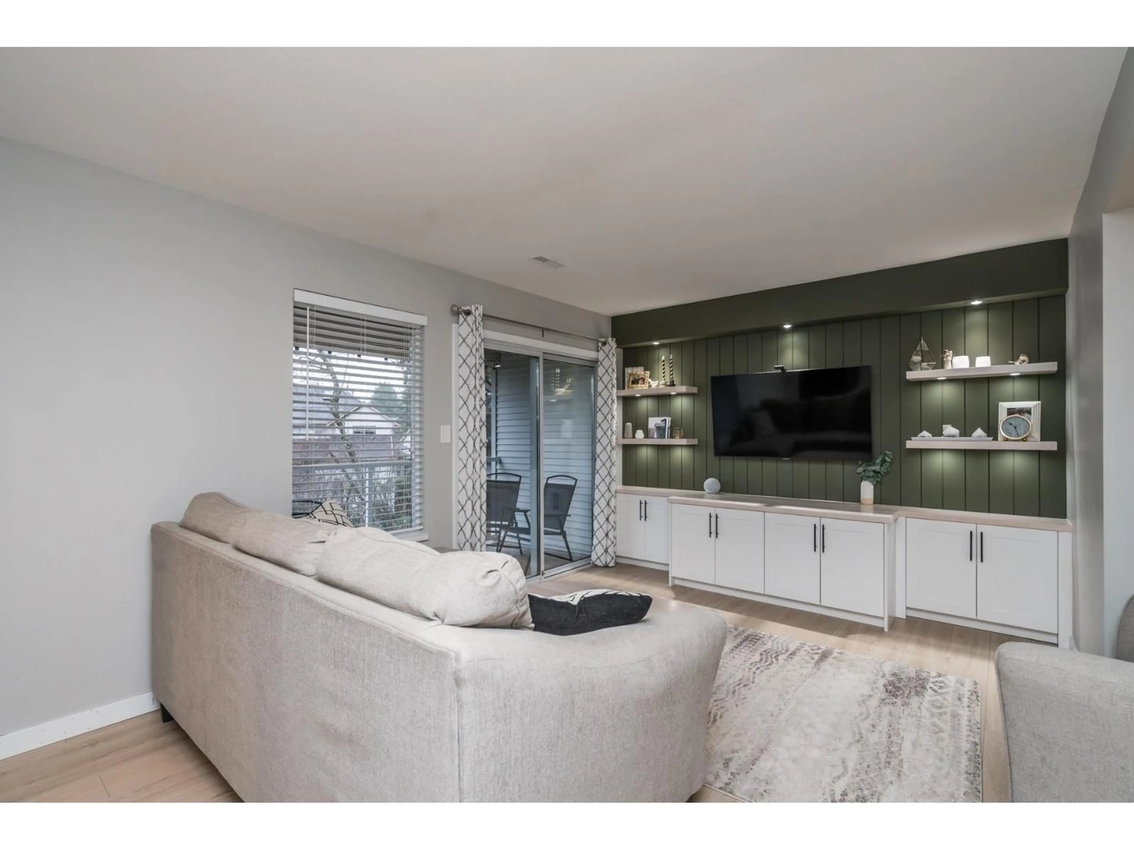 Living room with furniture, unknown for 48 - 32361 MCRAE AVENUE, Mission British Columbia V2V4X7