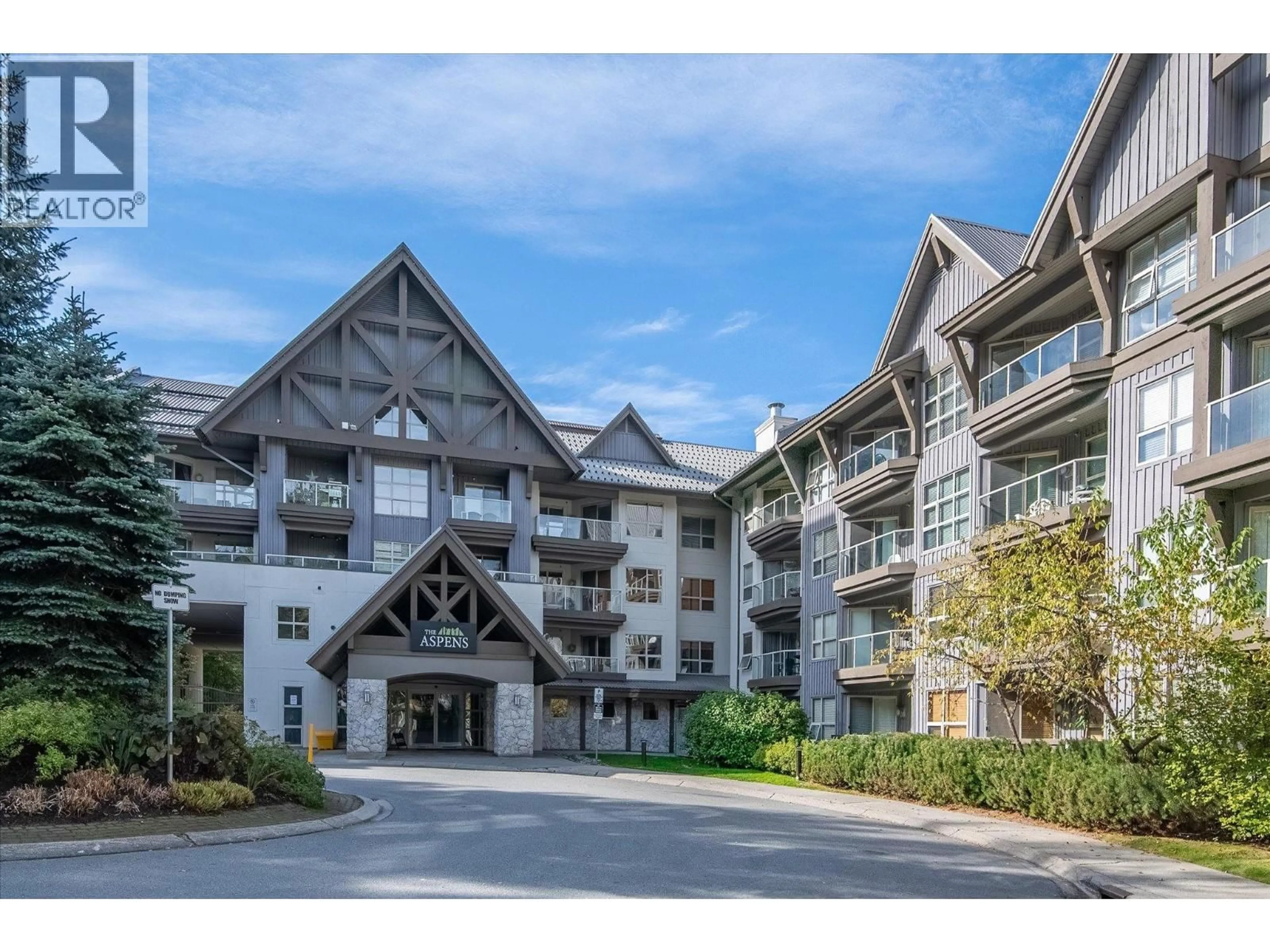 Indoor foyer for 126 - 4800 SPEARHEAD DRIVE, Whistler British Columbia V8E1G1