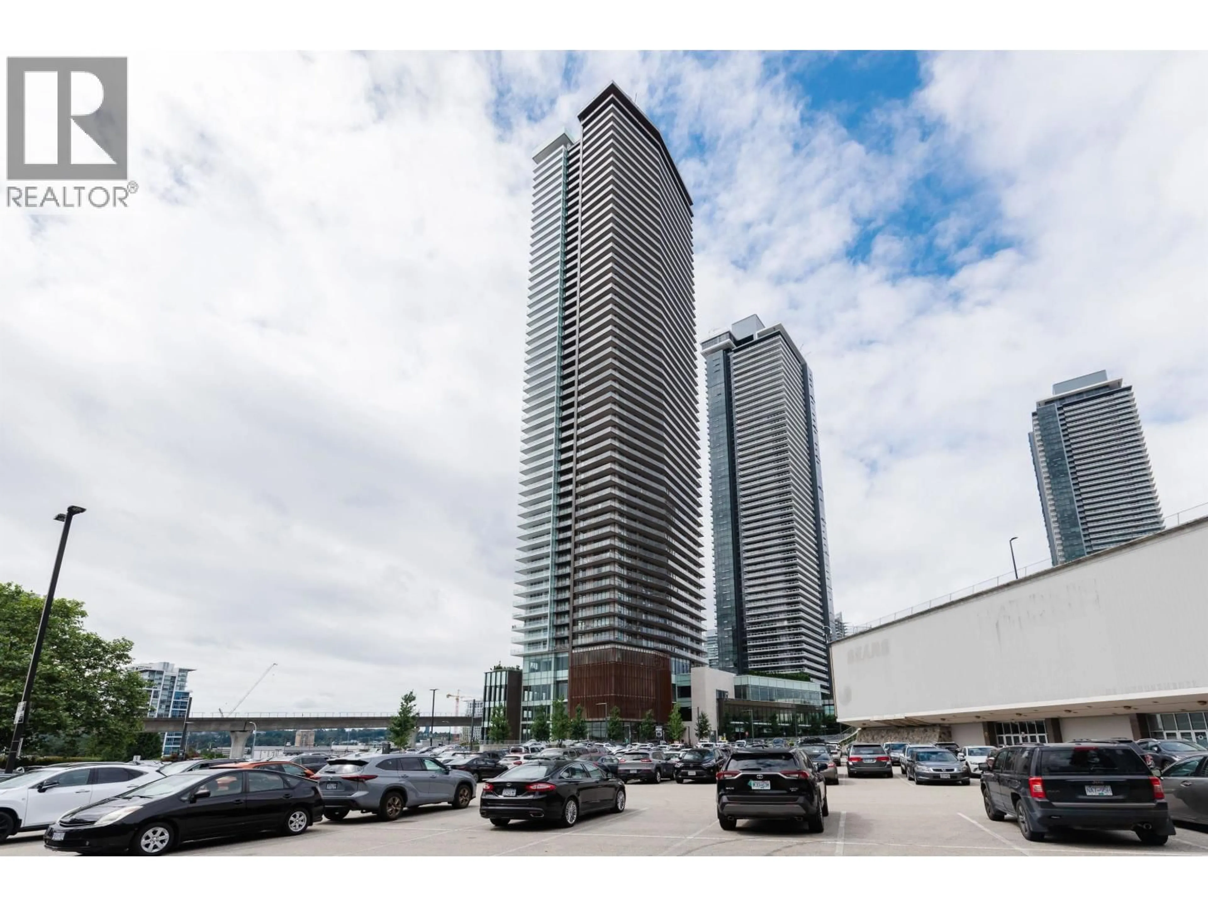 Indoor foyer for 3301 - 4650 BRENTWOOD BOULEVARD, Burnaby British Columbia V5C0M3
