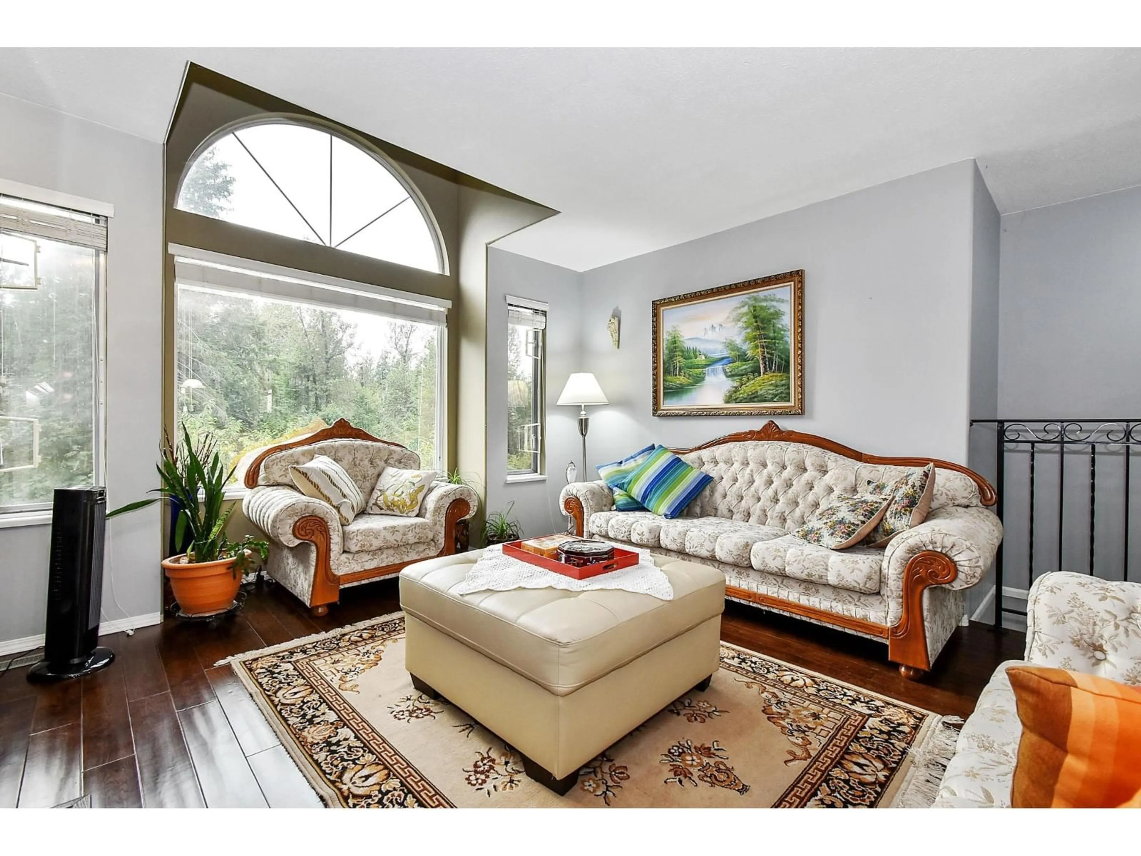 Living room with furniture, unknown for 8928 HAMMOND STREET, Mission British Columbia V2V6X8