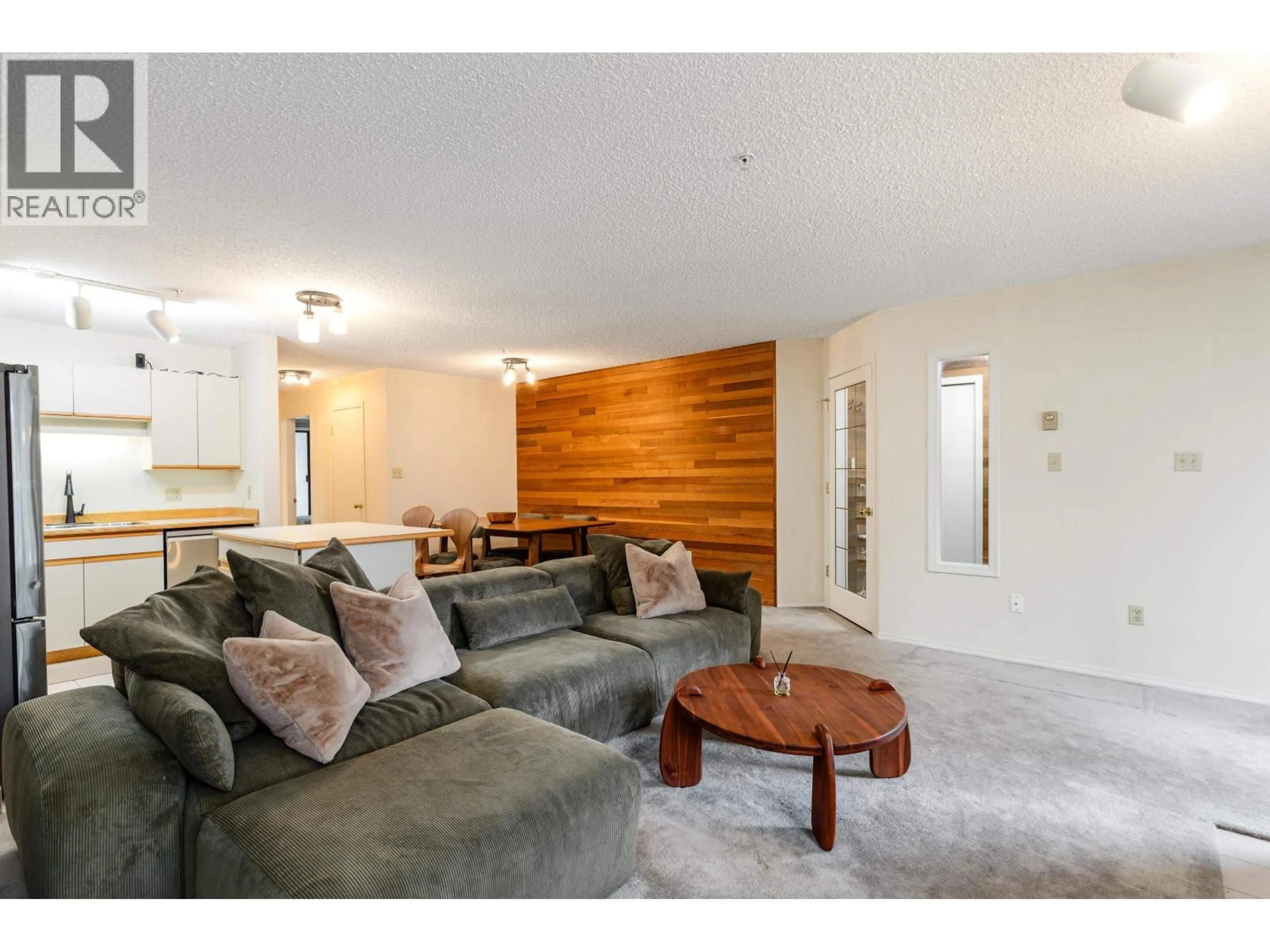 Living room with furniture, wood/laminate floor for 18 - 4725 SPEARHEAD DRIVE, Whistler British Columbia V8E1E6