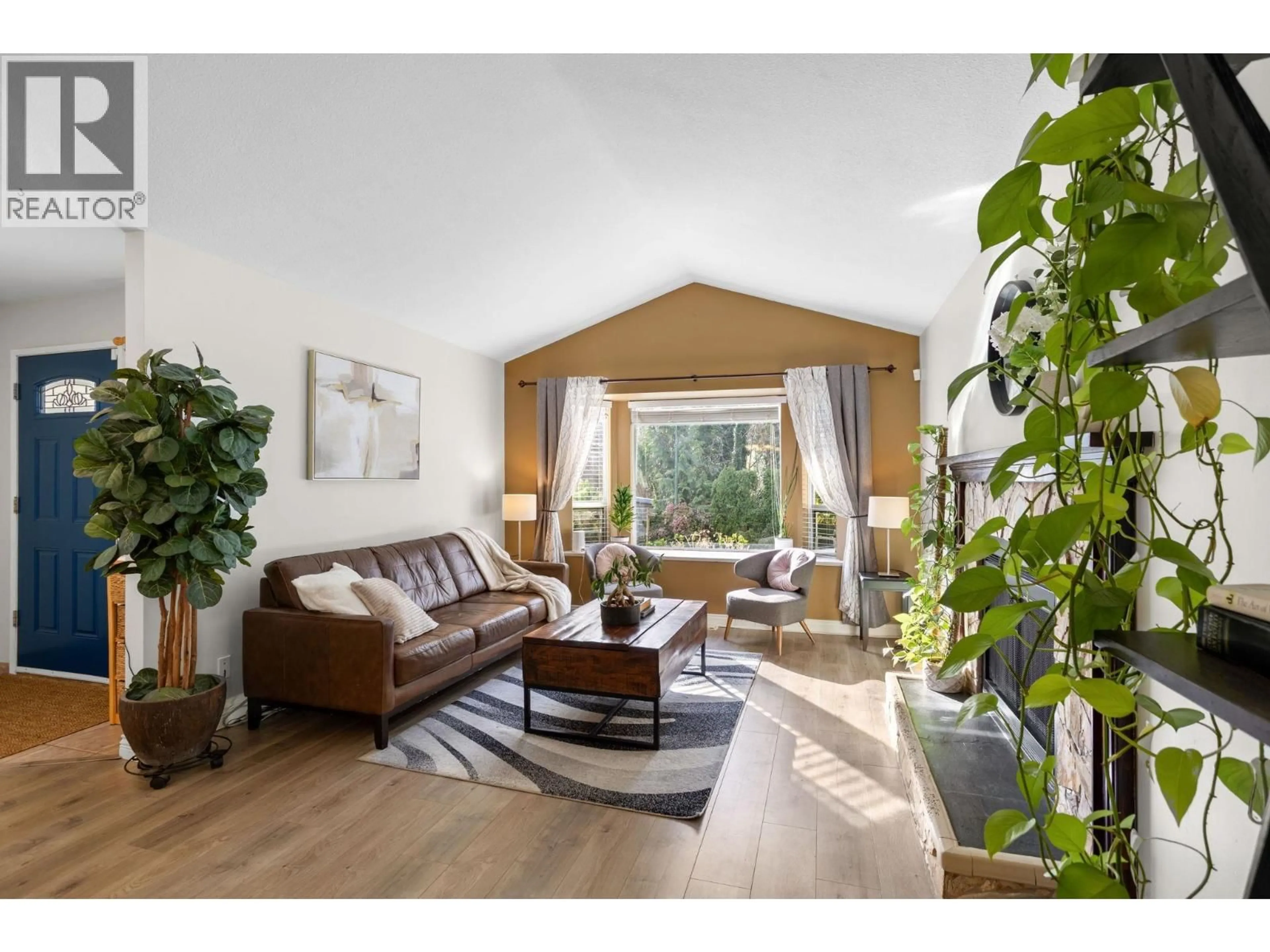 Living room with furniture, wood/laminate floor for 2983 WALTON AVENUE, Coquitlam British Columbia V3B6N1