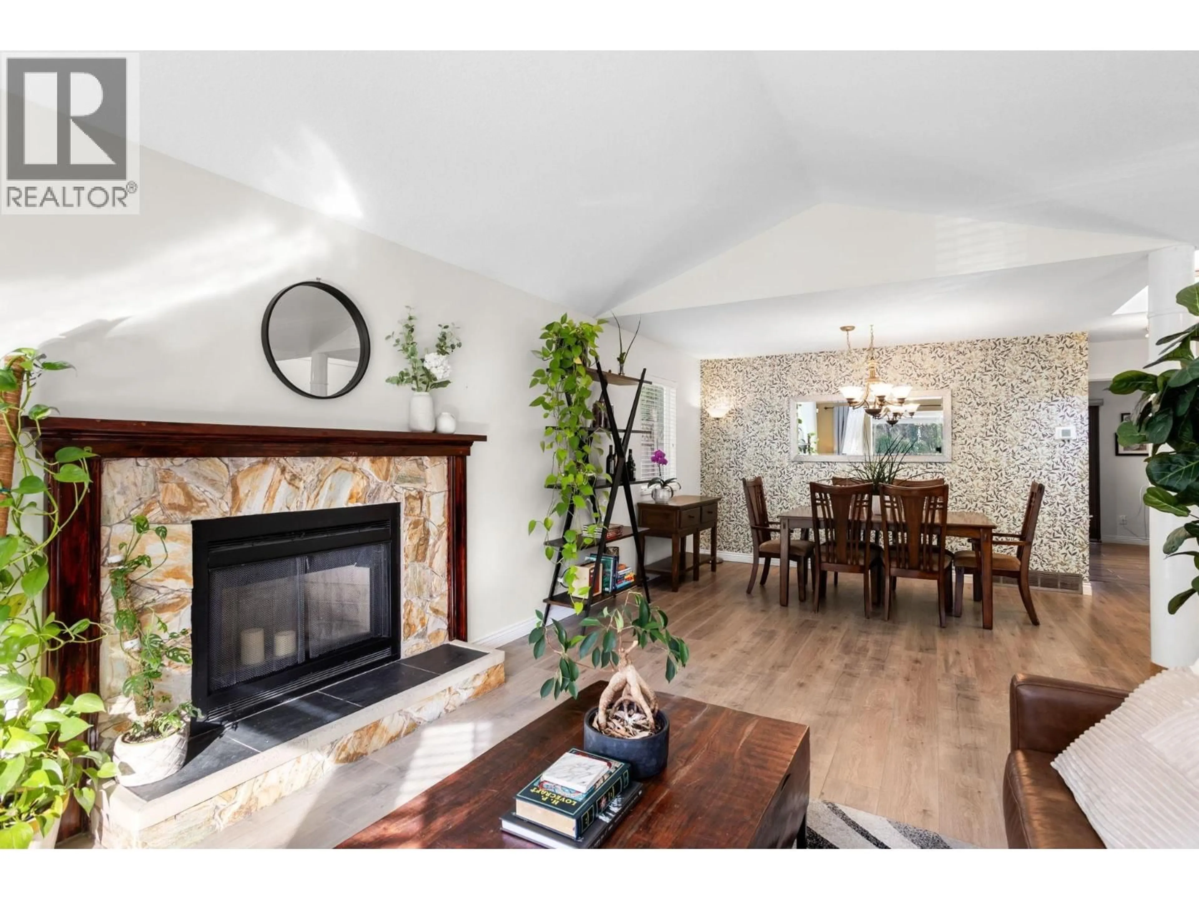 Living room with furniture, wood/laminate floor for 2983 WALTON AVENUE, Coquitlam British Columbia V3B6N1