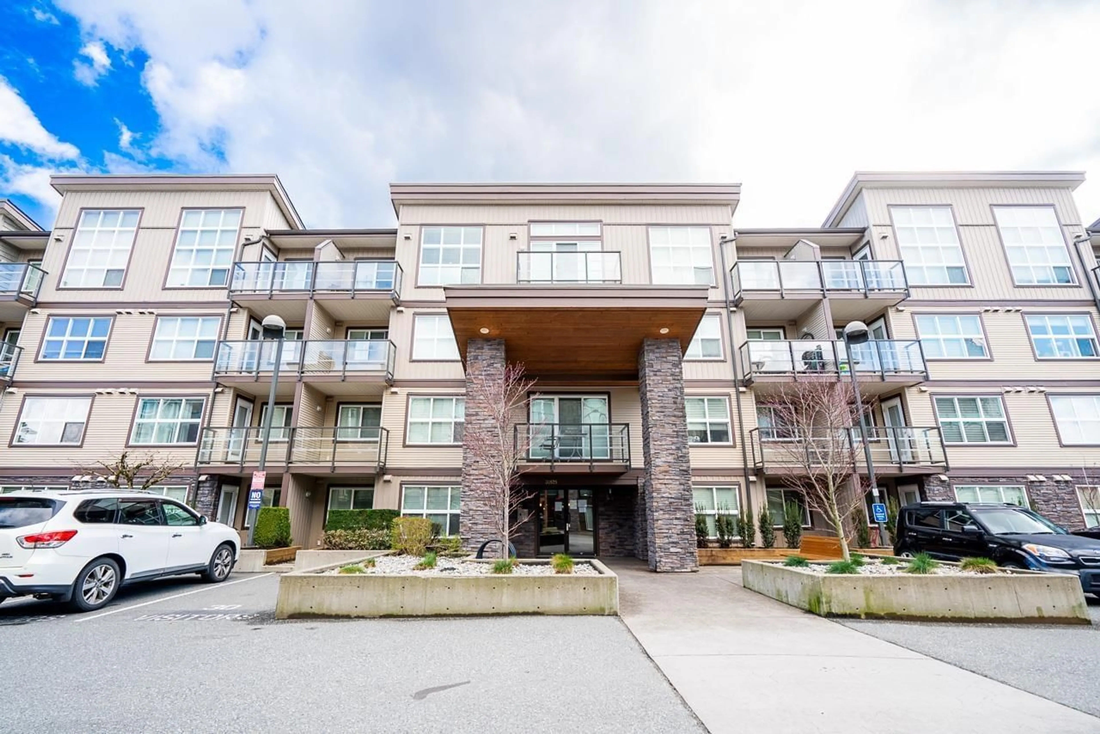 Patio, unknown for 321 - 30525 CARDINAL AVENUE, Abbotsford British Columbia V2T0A8