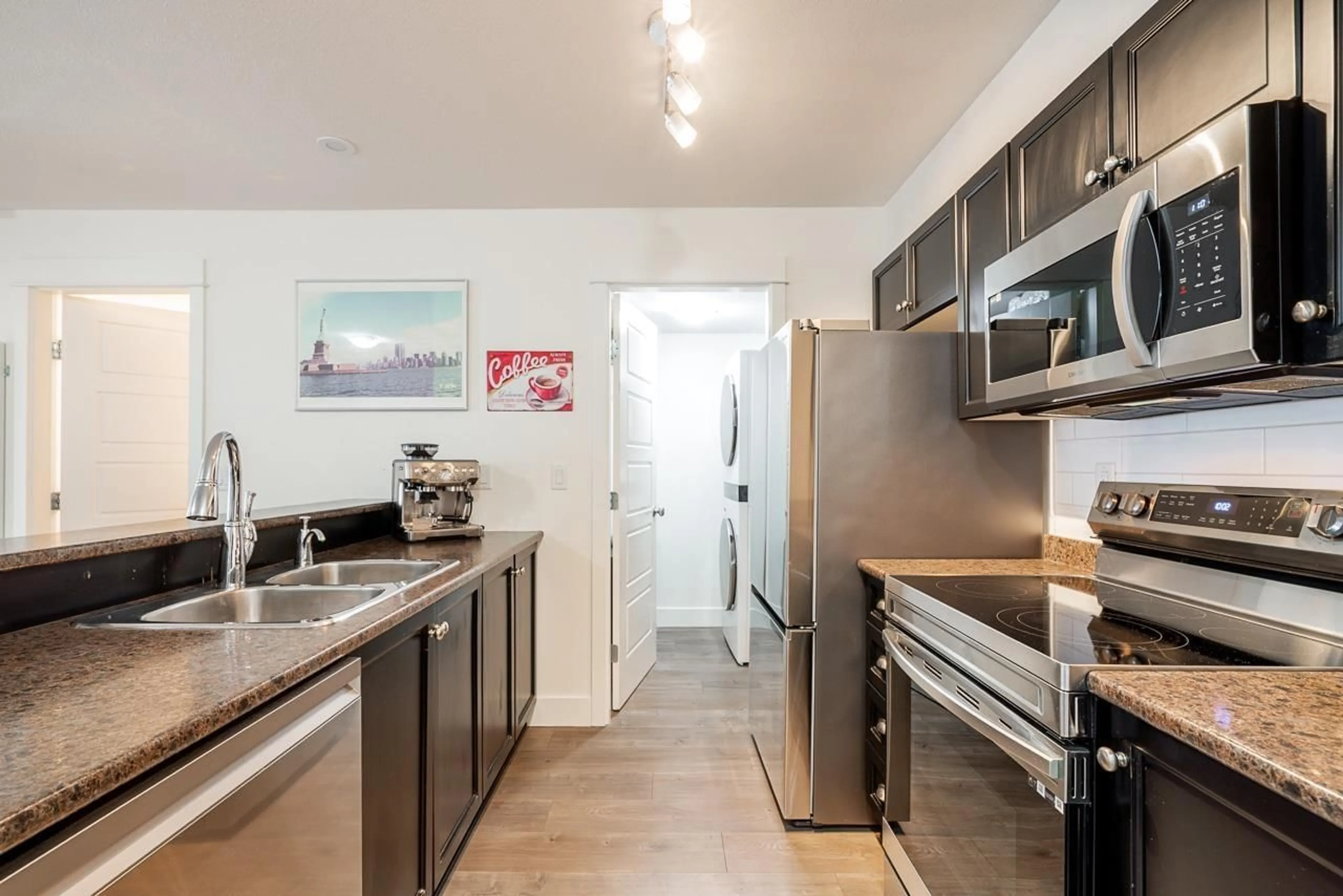 Standard kitchen, unknown for 321 - 30525 CARDINAL AVENUE, Abbotsford British Columbia V2T0A8