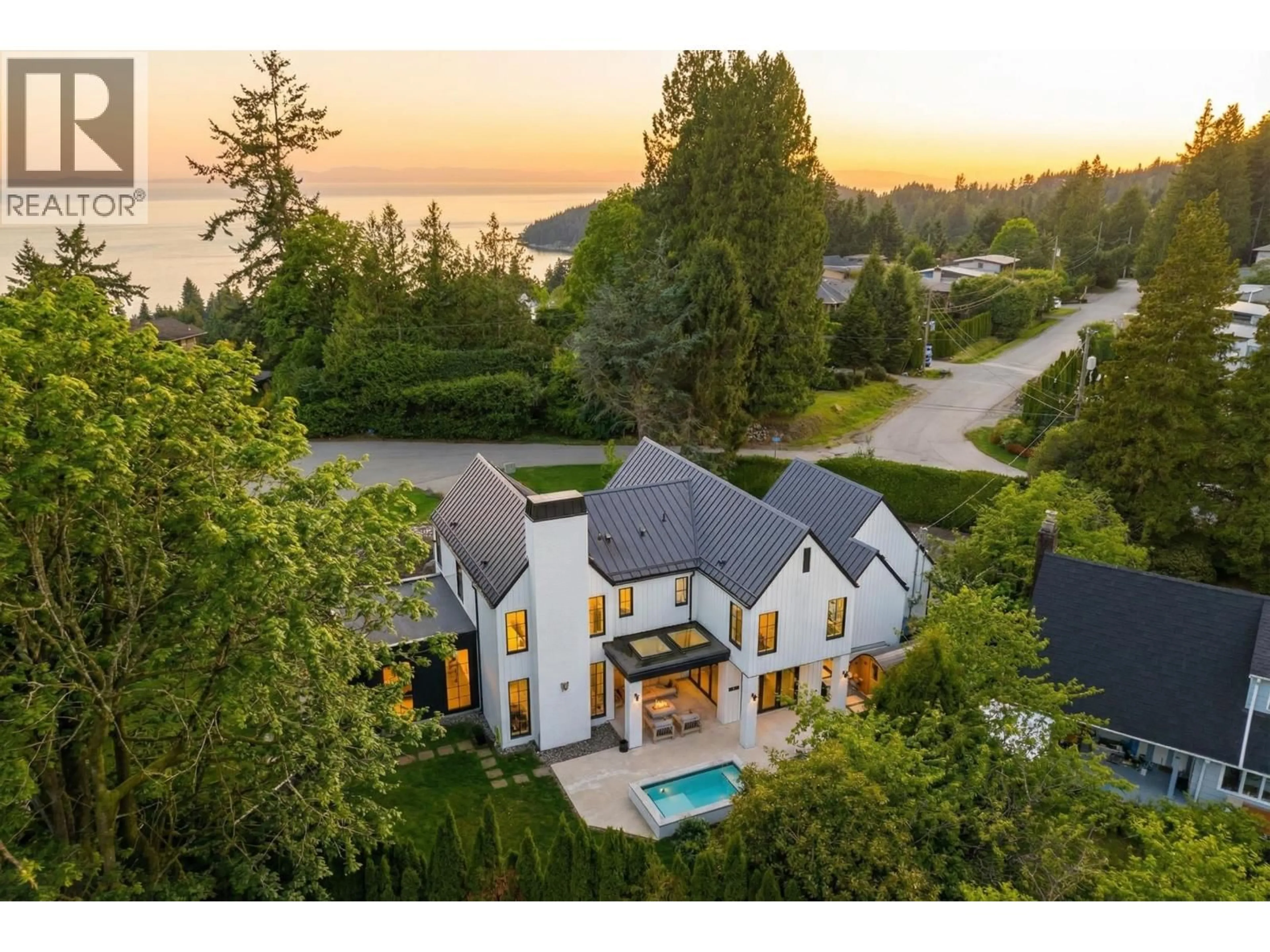 A pic from outside/outdoor area/front of a property/back of a property/a pic from drone, unknown for 4050 RIPPLE PLACE, West Vancouver British Columbia V7V3L4