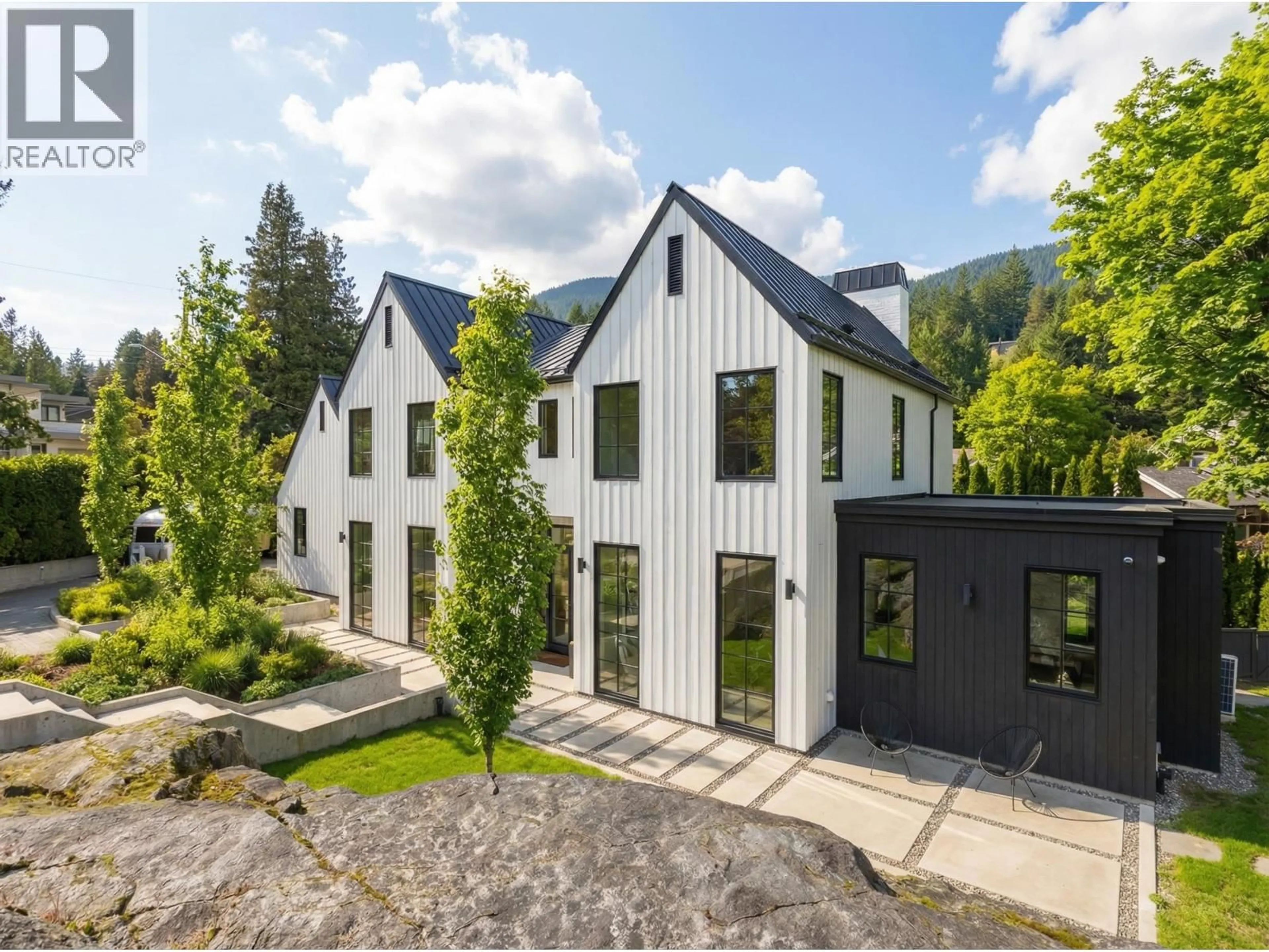 A pic from outside/outdoor area/front of a property/back of a property/a pic from drone, unknown for 4050 RIPPLE PLACE, West Vancouver British Columbia V7V3L4