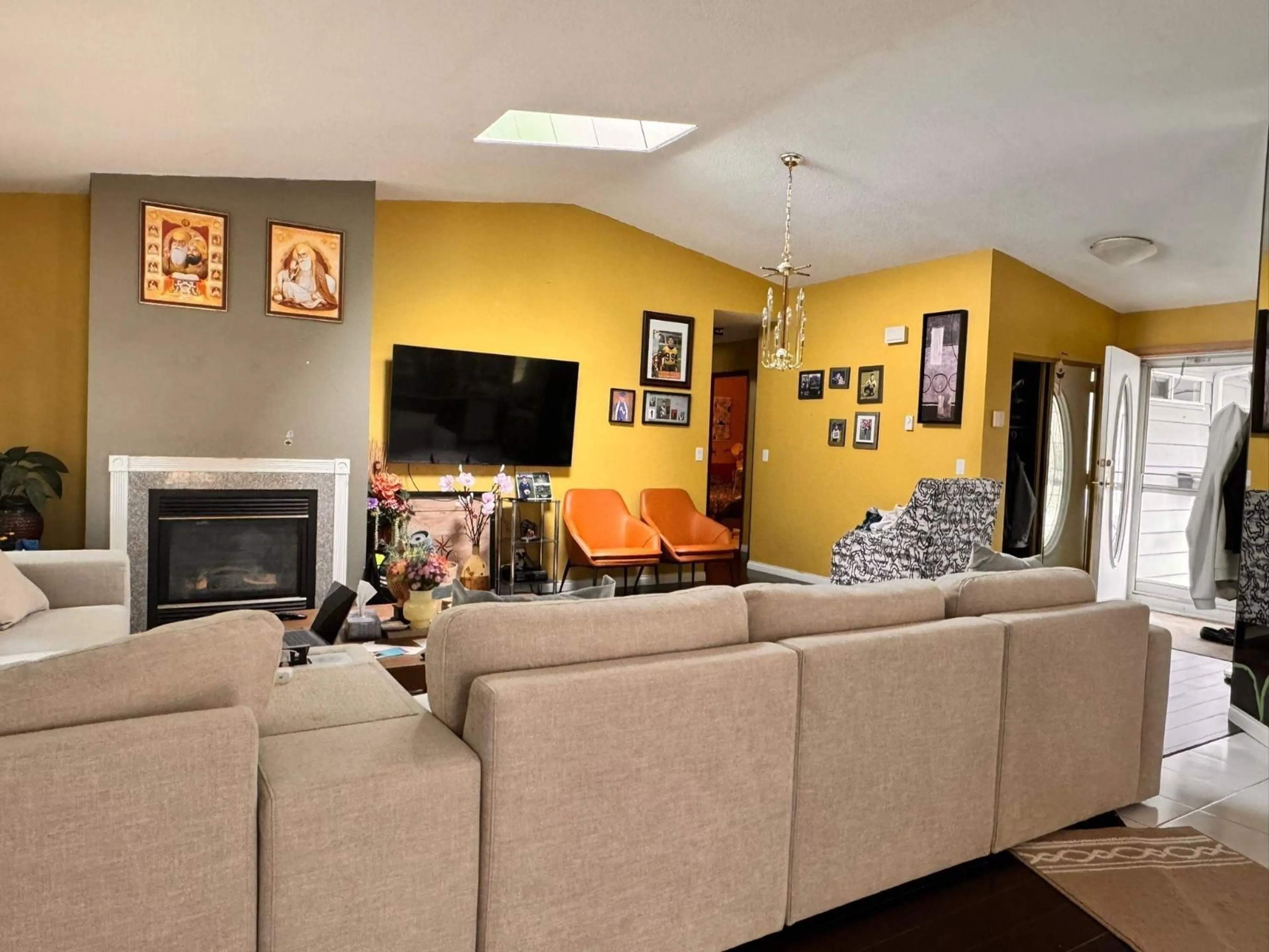 Living room with furniture, unknown for 11101 CANYON CRESCENT, Delta British Columbia V4E2R6