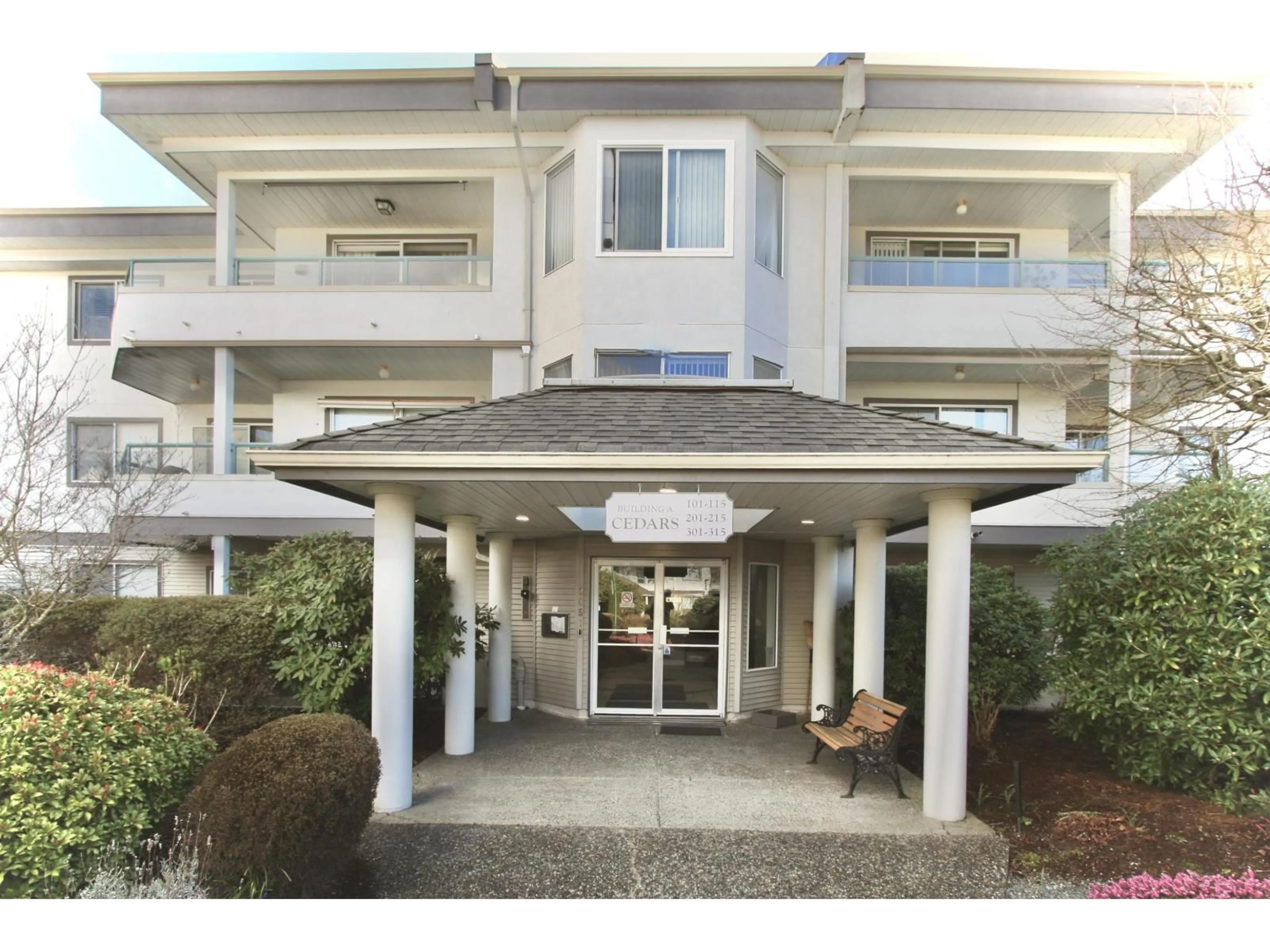 Indoor foyer for 106 - 2451 GLADWIN ROAD, Abbotsford British Columbia V2T3N8