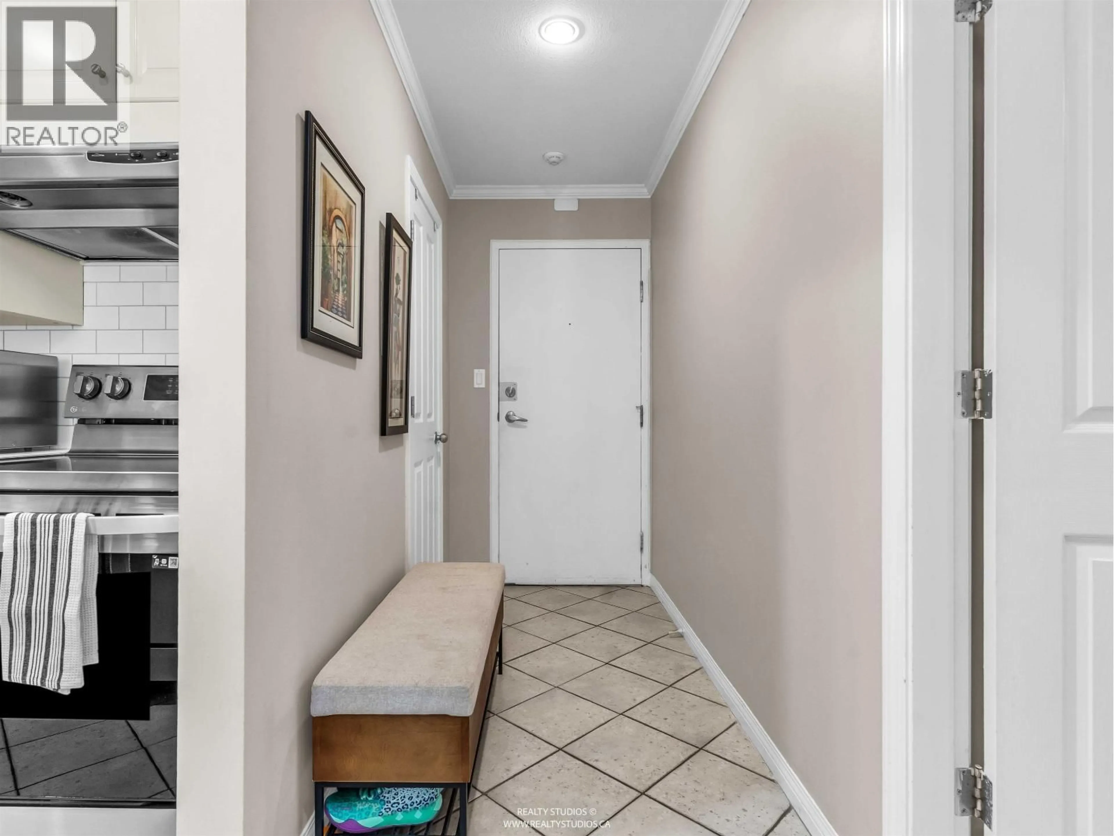 Indoor entryway for 109 - 555 14TH AVENUE, Vancouver British Columbia V5Z4G8